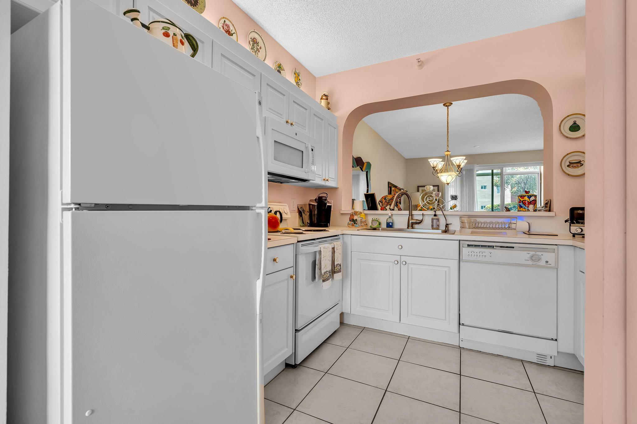 SOUTHAMPTON CONDOMINIUM - Residential