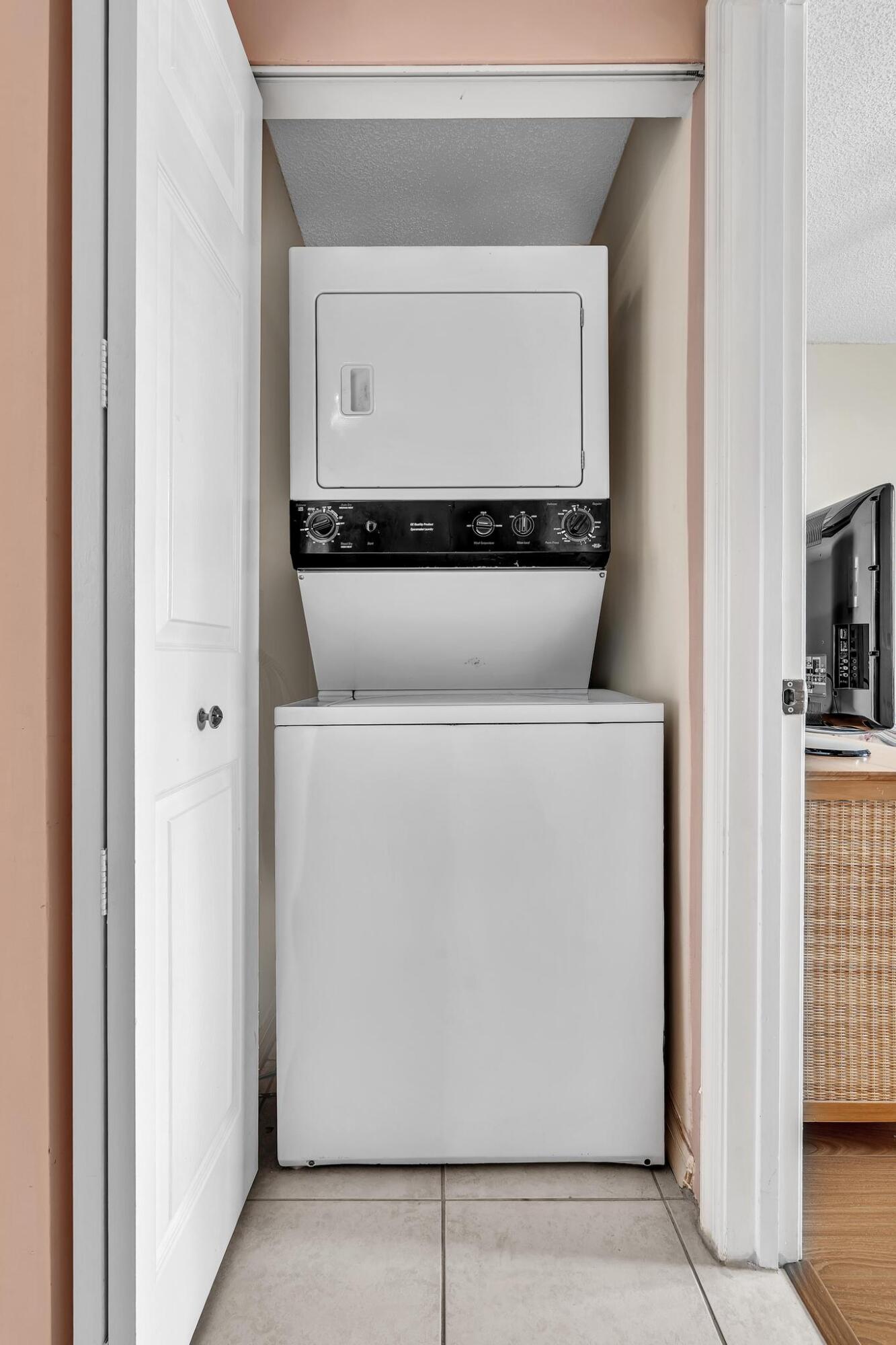 SOUTHAMPTON CONDOMINIUM - Residential