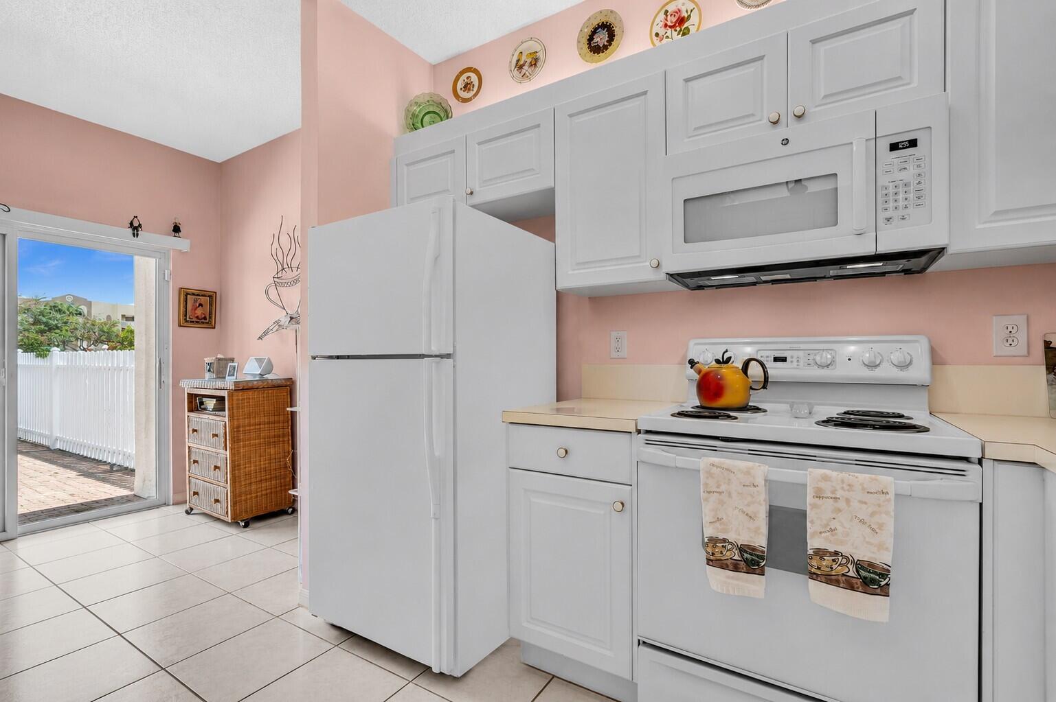 SOUTHAMPTON CONDOMINIUM - Residential