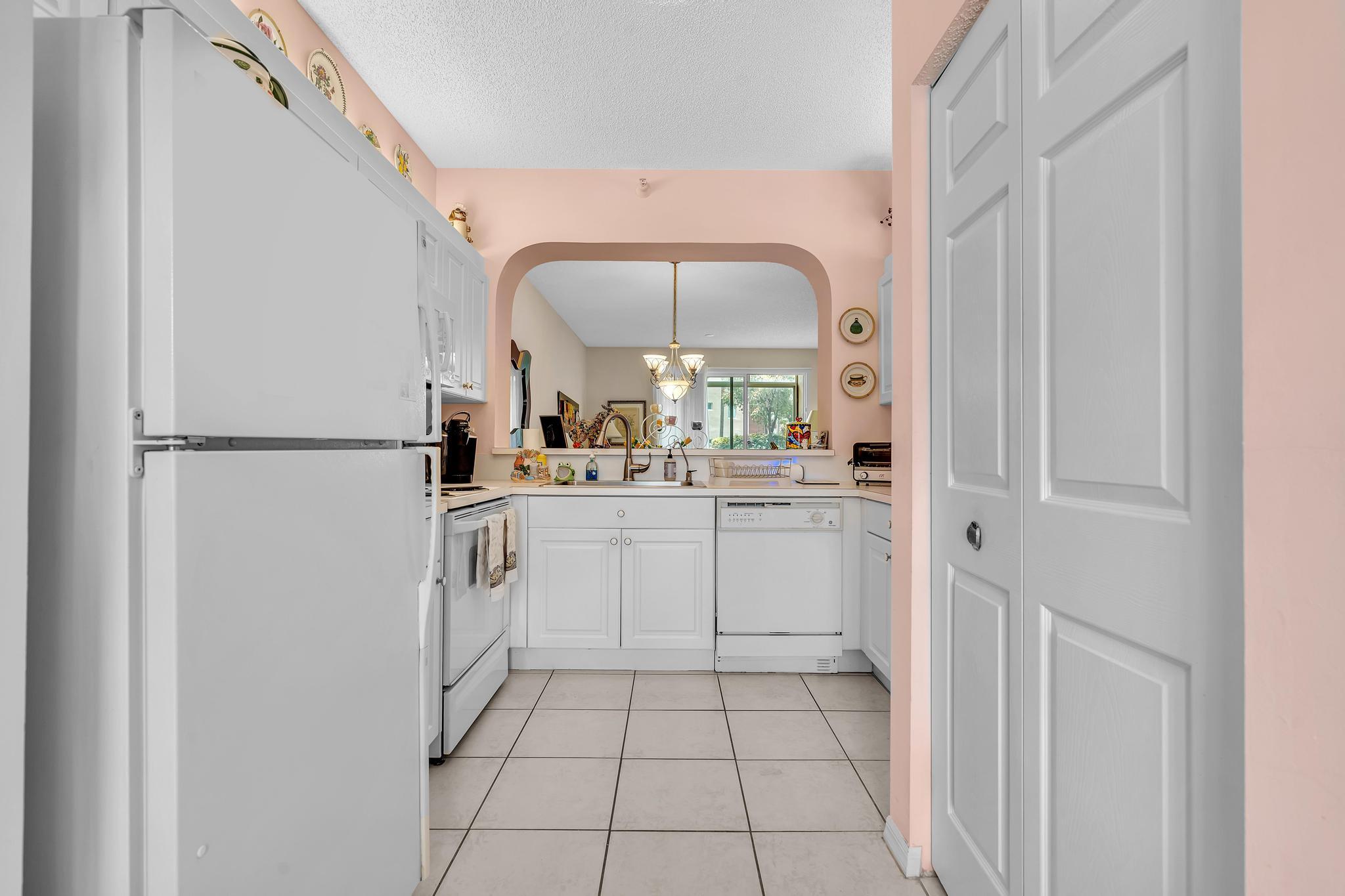 SOUTHAMPTON CONDOMINIUM - Residential