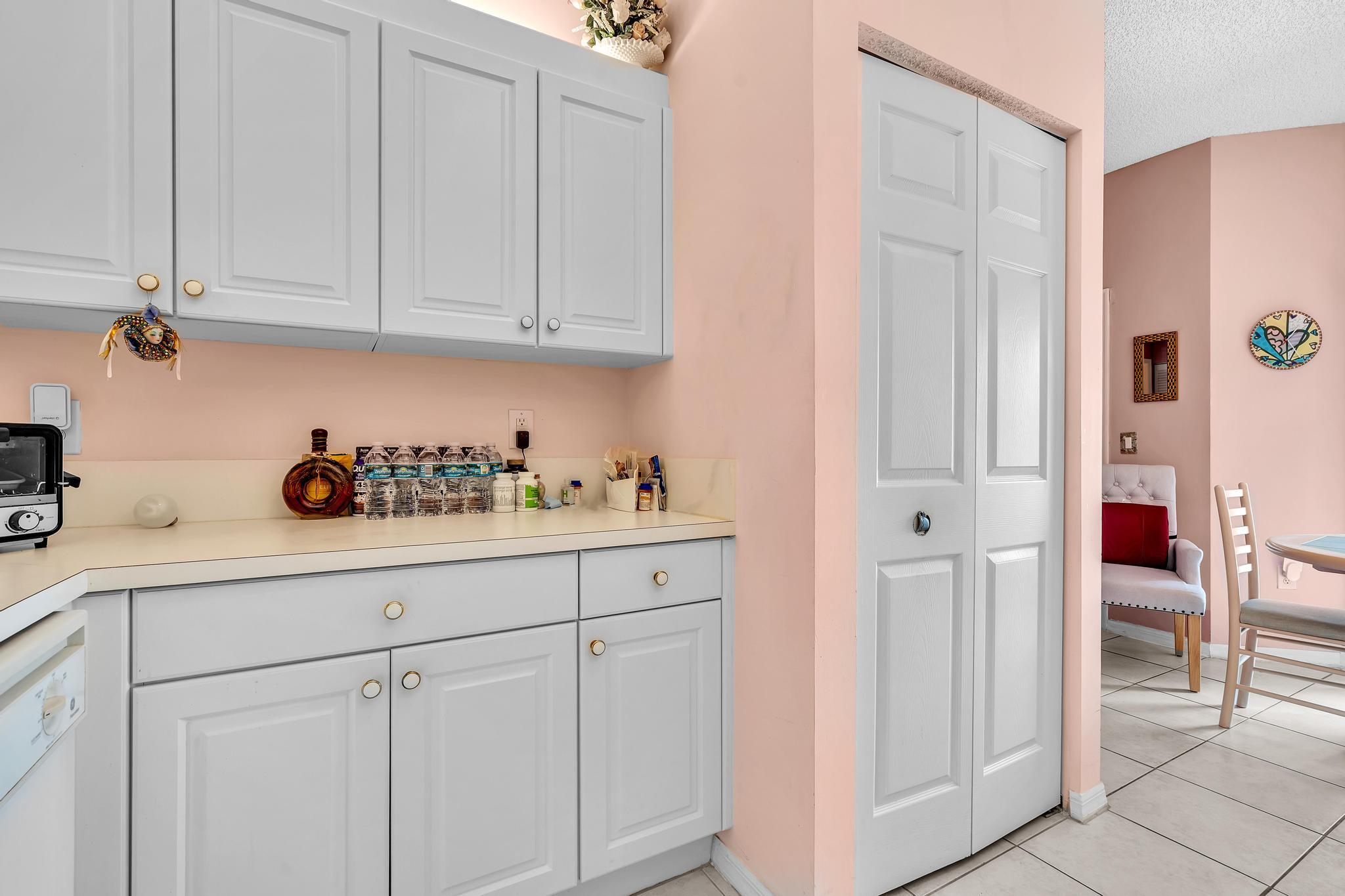 SOUTHAMPTON CONDOMINIUM - Residential