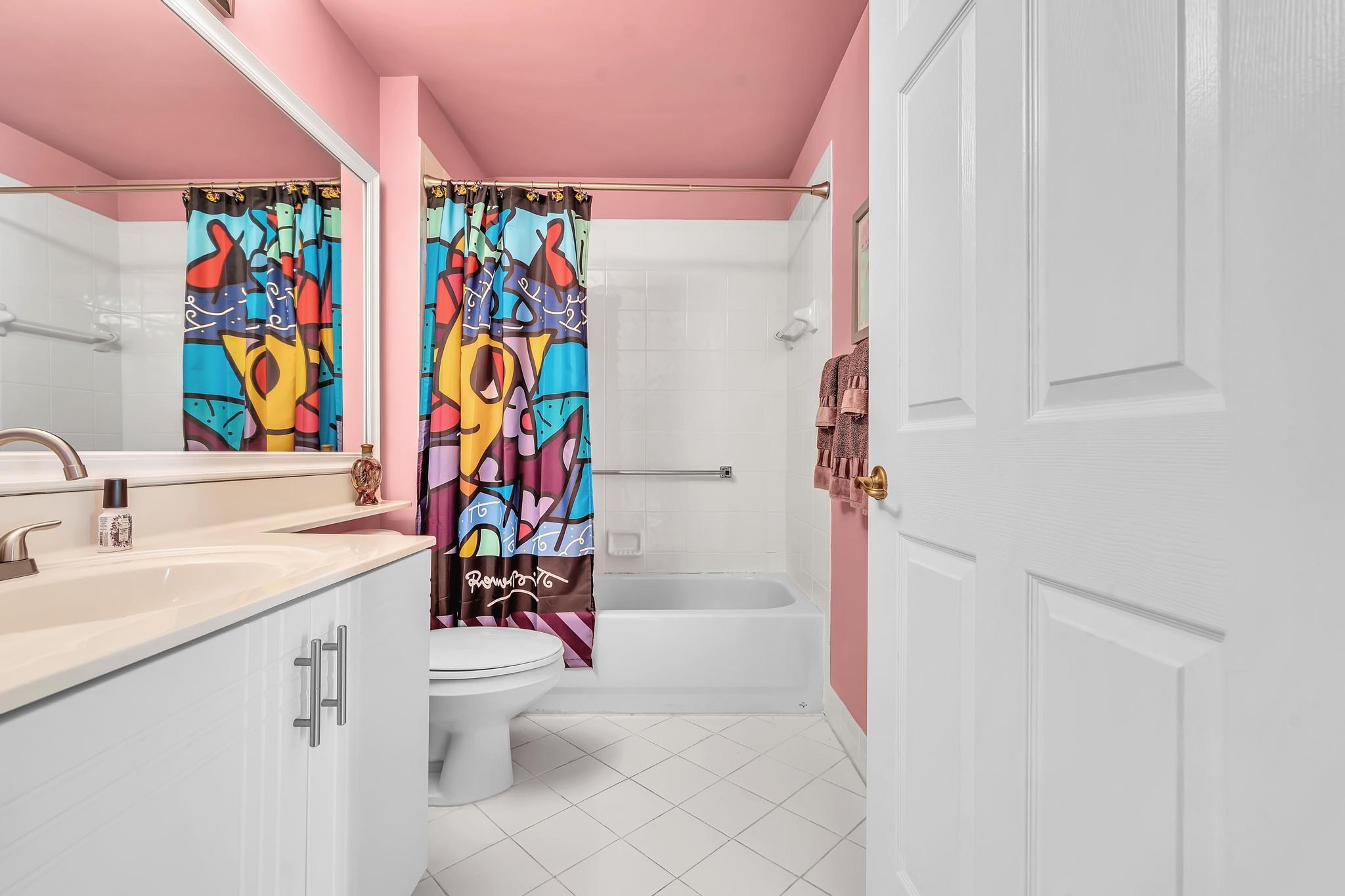 SOUTHAMPTON CONDOMINIUM - Residential