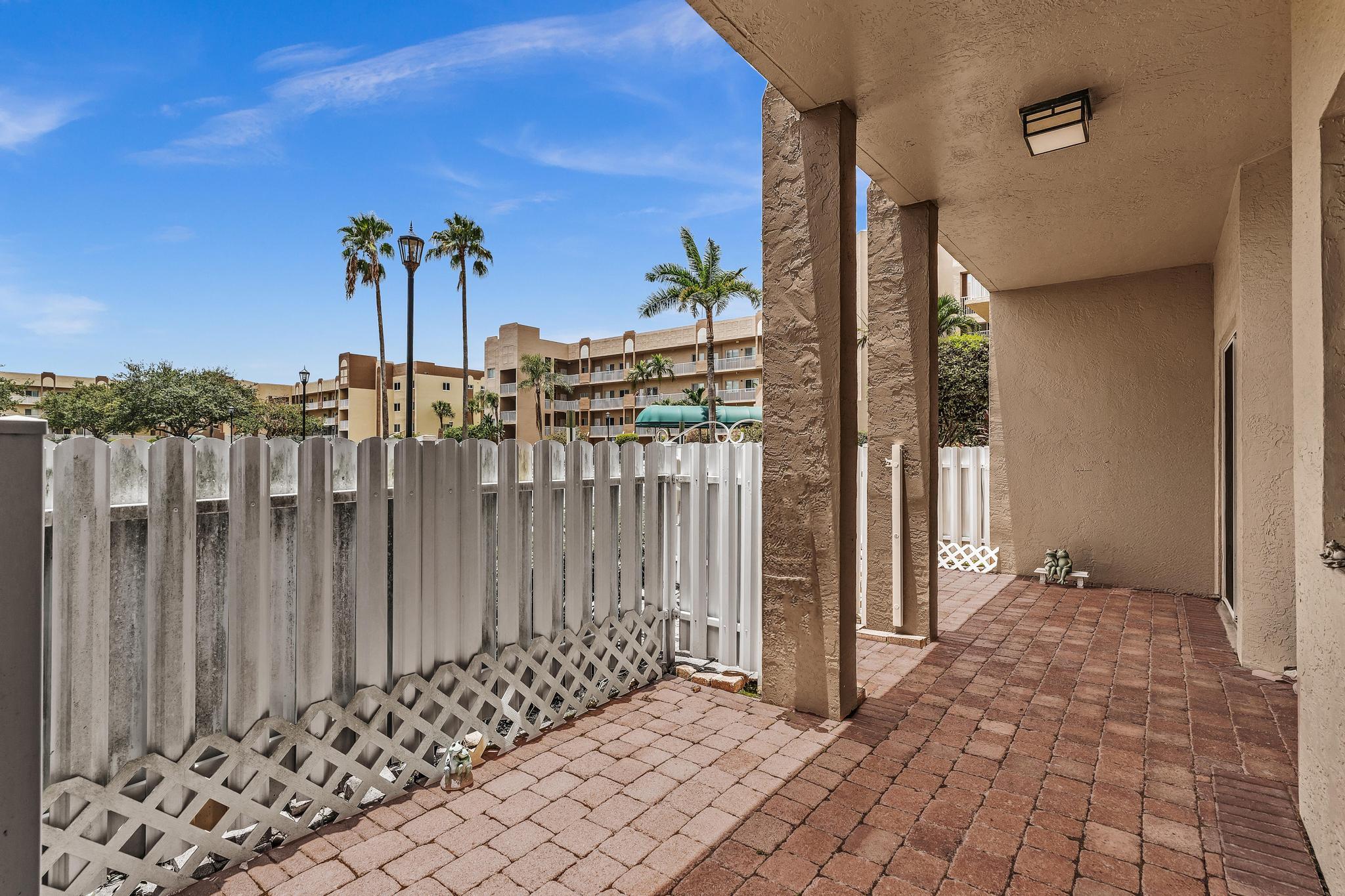 SOUTHAMPTON CONDOMINIUM - Residential