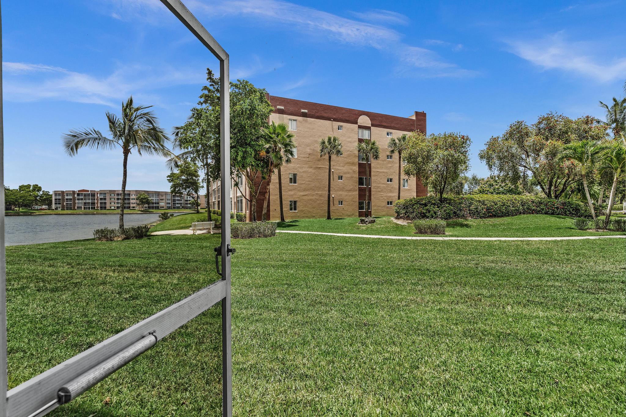 SOUTHAMPTON CONDOMINIUM - Residential