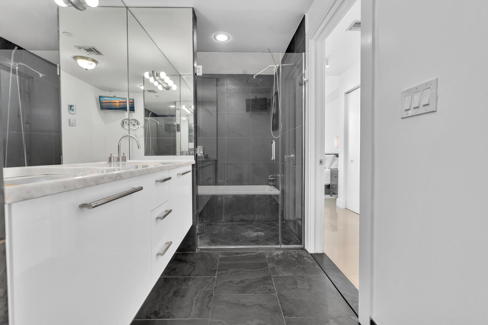 900 BISCAYNE BAY CONDO - Residential