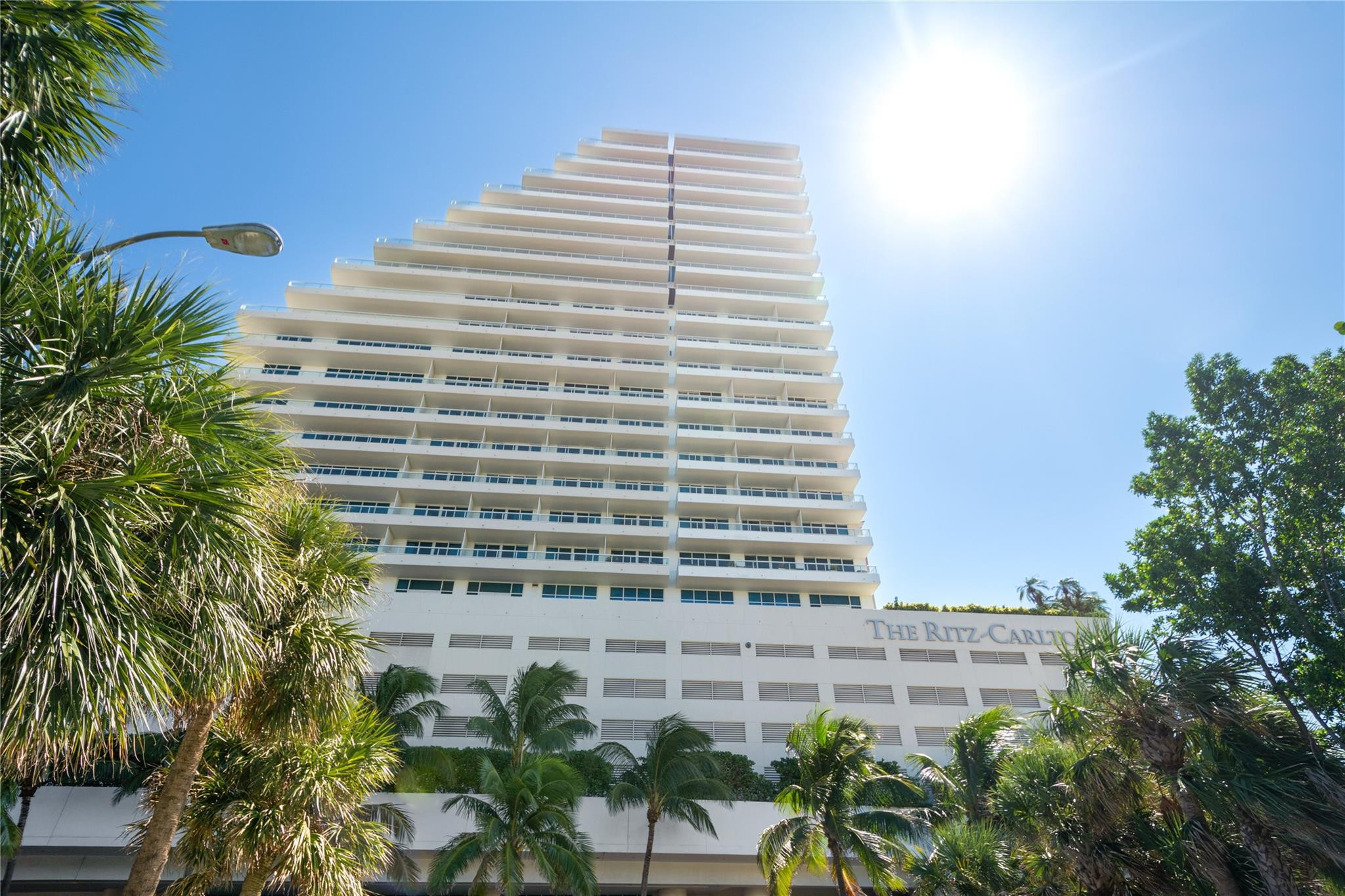Ritz-Carlton, 5-Diamond award winning amenities make luxury resort services a lifestyle comparable to no other property in Ft. Lauderdale. This Coastal-chic, private residence offers peaceful privacy within its designer interior. Light & bright with beautiful textured wall coverings bring luxury perfection to the beach & intracoastal. Enjoy magnificent sunsets & dazzling Ft. Lauderdale city lights from the terrace. The intracoastal view is panoramic & stunning. Sun, fun, world-class service & a wonderful social scene are just an elevator ride away on the pool deck with restaurant, bar & Owner's lounging section. Order in-room dining 24/7. Valet, bellman, private concierge, private owner's lobby, spa, retail shops, VIP status at Ritz-Carlton properties around the world await. Professionally