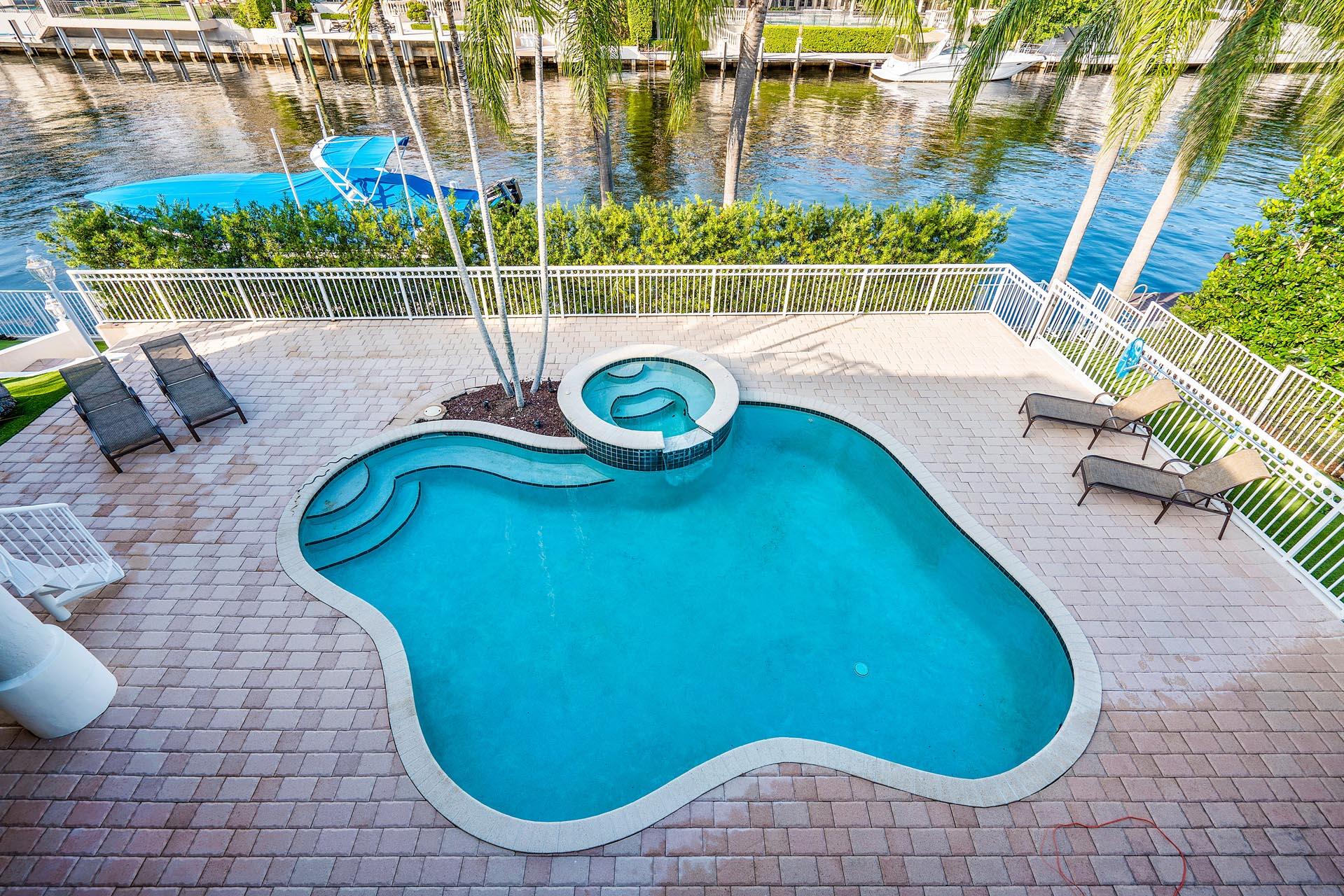 ROYAL PALM YACHT & COUNTRY CLUB - Residential