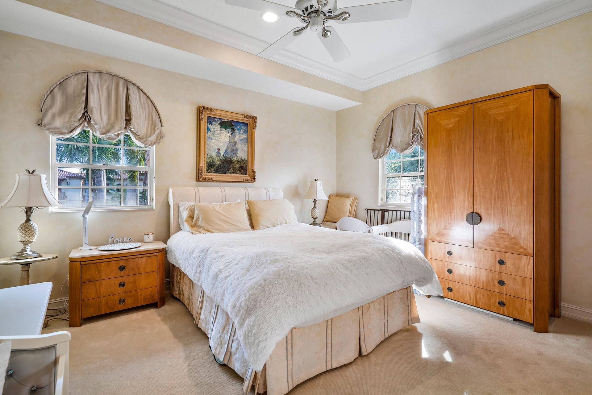 ROYAL PALM YACHT & COUNTRY CLUB - Residential