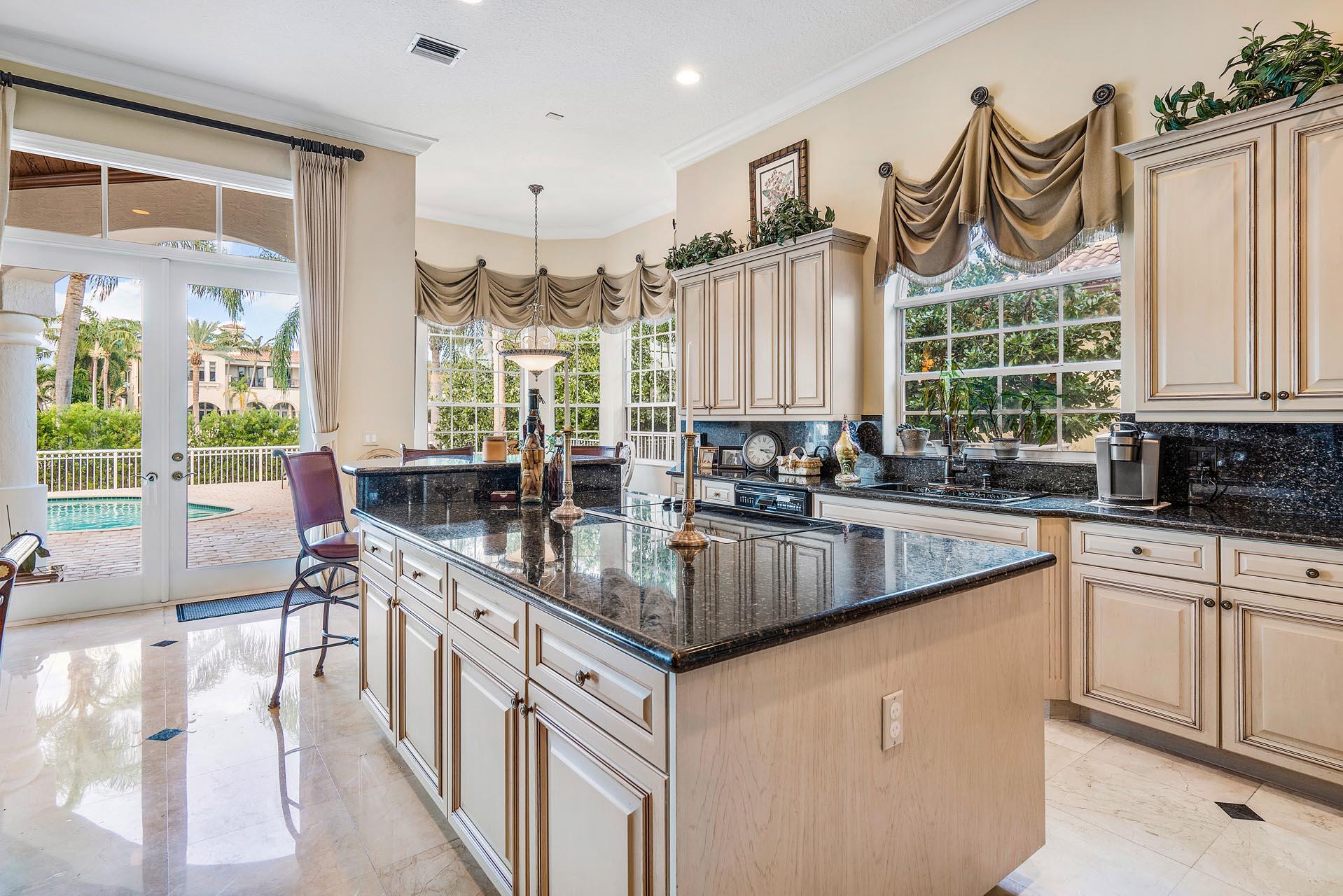 ROYAL PALM YACHT & COUNTRY CLUB - Residential