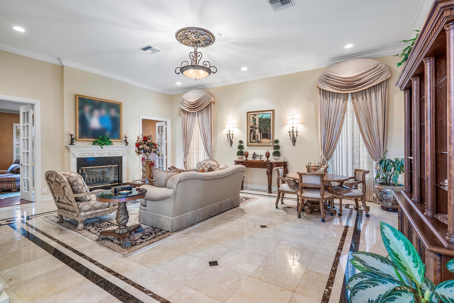ROYAL PALM YACHT & COUNTRY CLUB - Residential