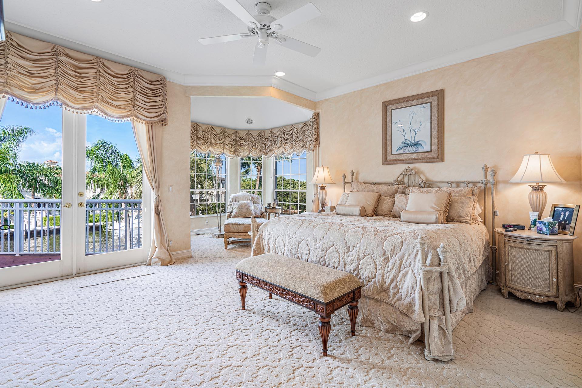 ROYAL PALM YACHT & COUNTRY CLUB - Residential