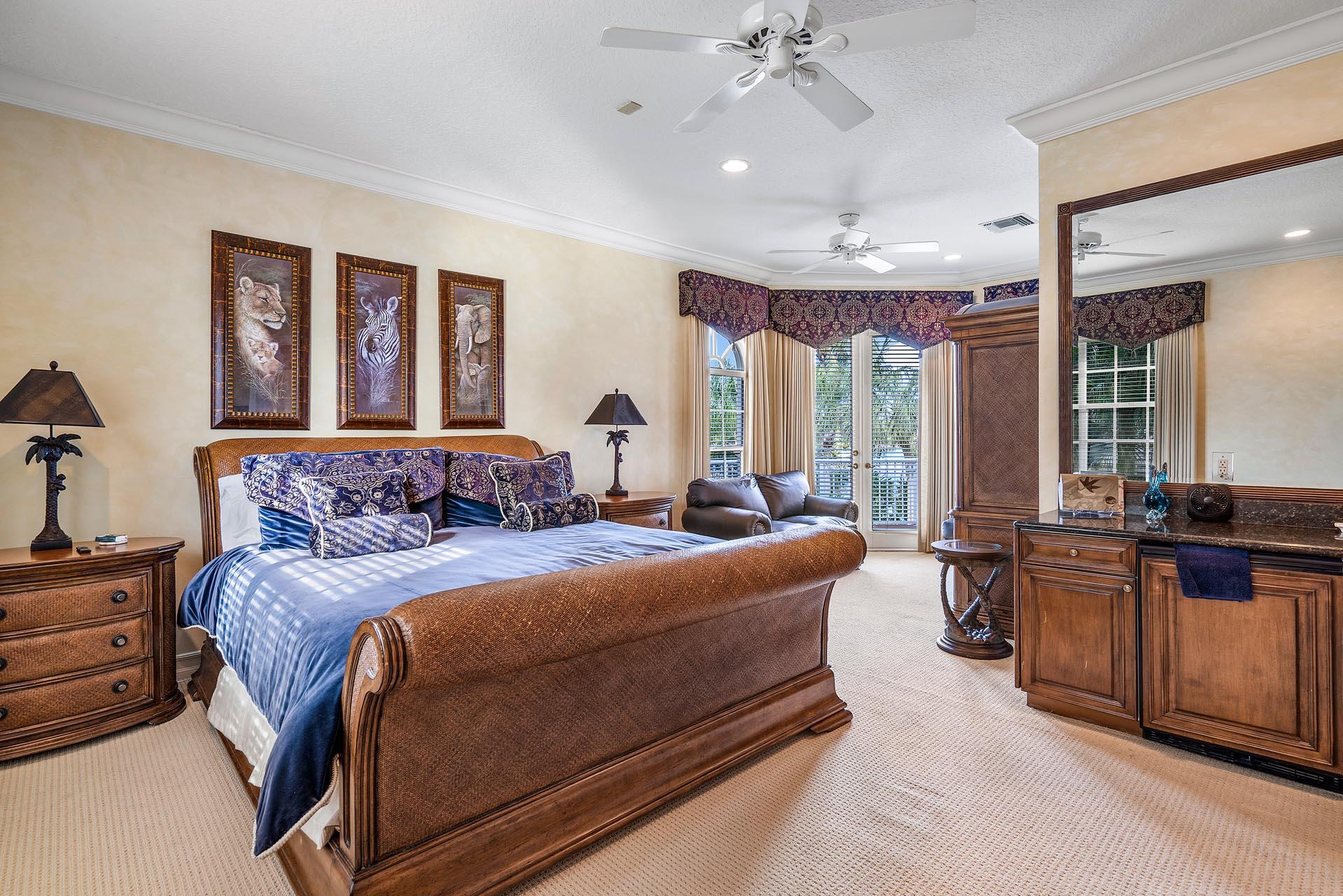 ROYAL PALM YACHT & COUNTRY CLUB - Residential