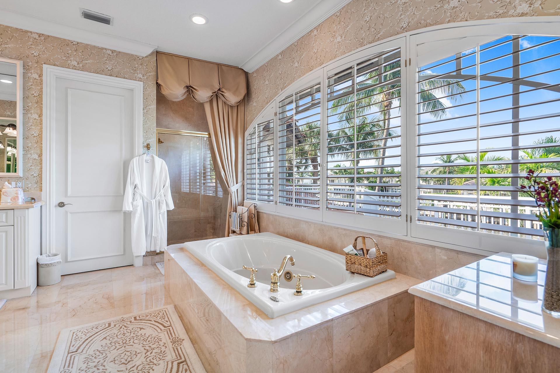 ROYAL PALM YACHT & COUNTRY CLUB - Residential