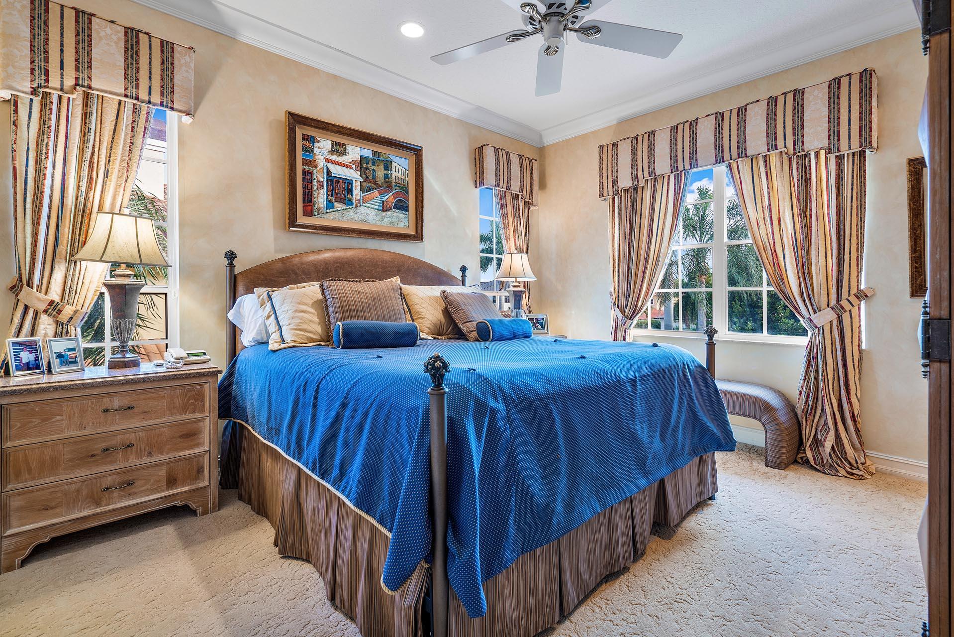 ROYAL PALM YACHT & COUNTRY CLUB - Residential