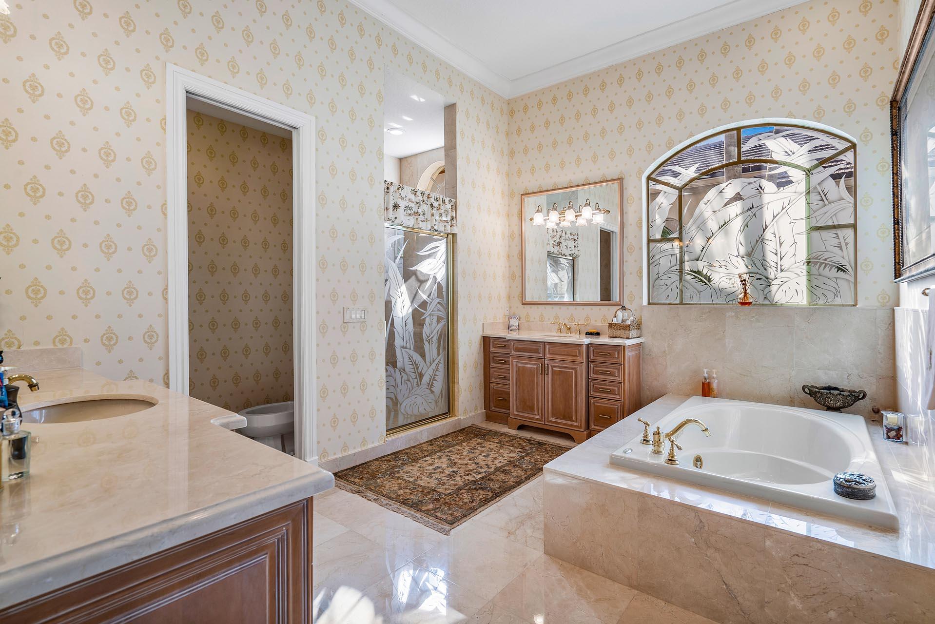 ROYAL PALM YACHT & COUNTRY CLUB - Residential