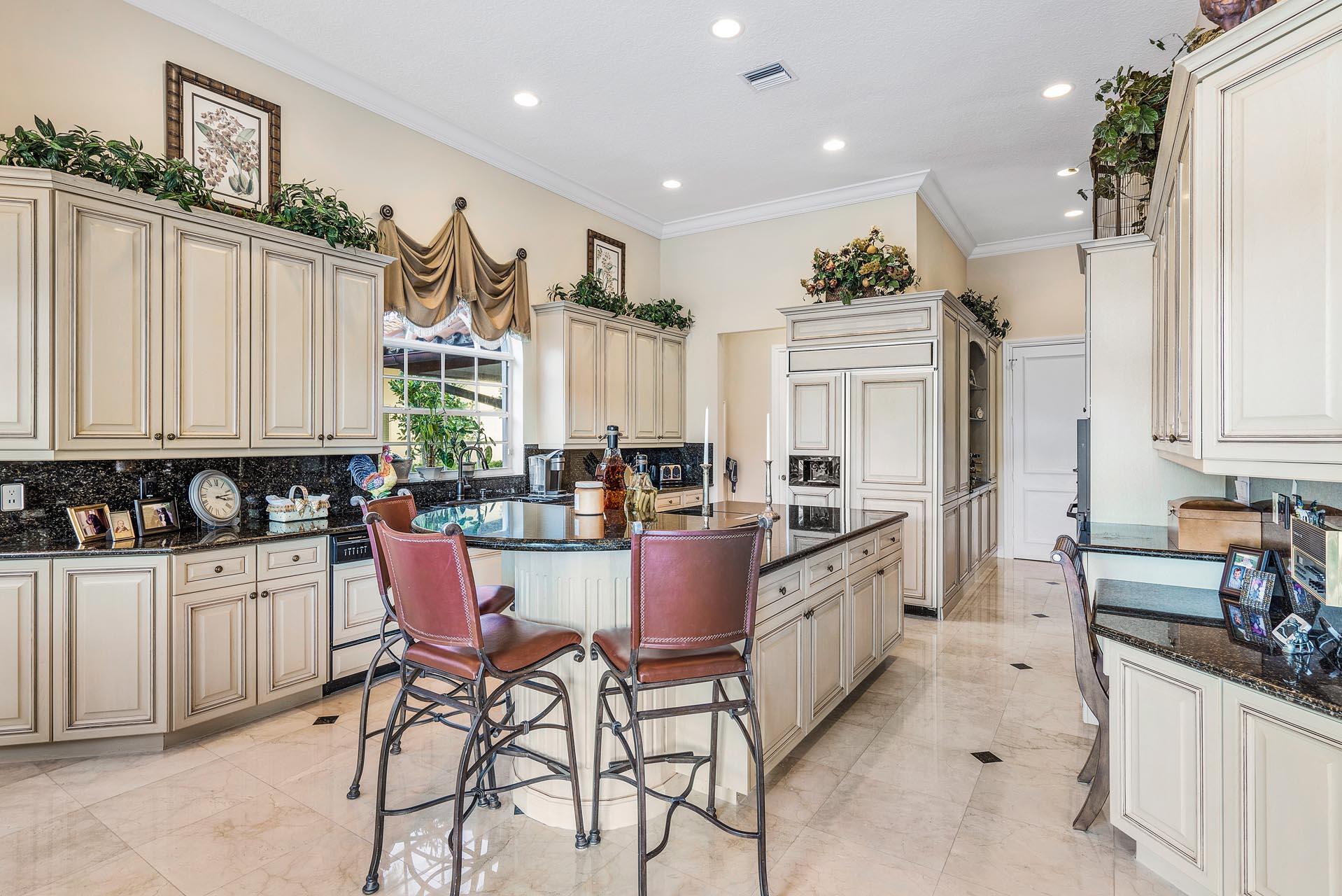 ROYAL PALM YACHT & COUNTRY CLUB - Residential
