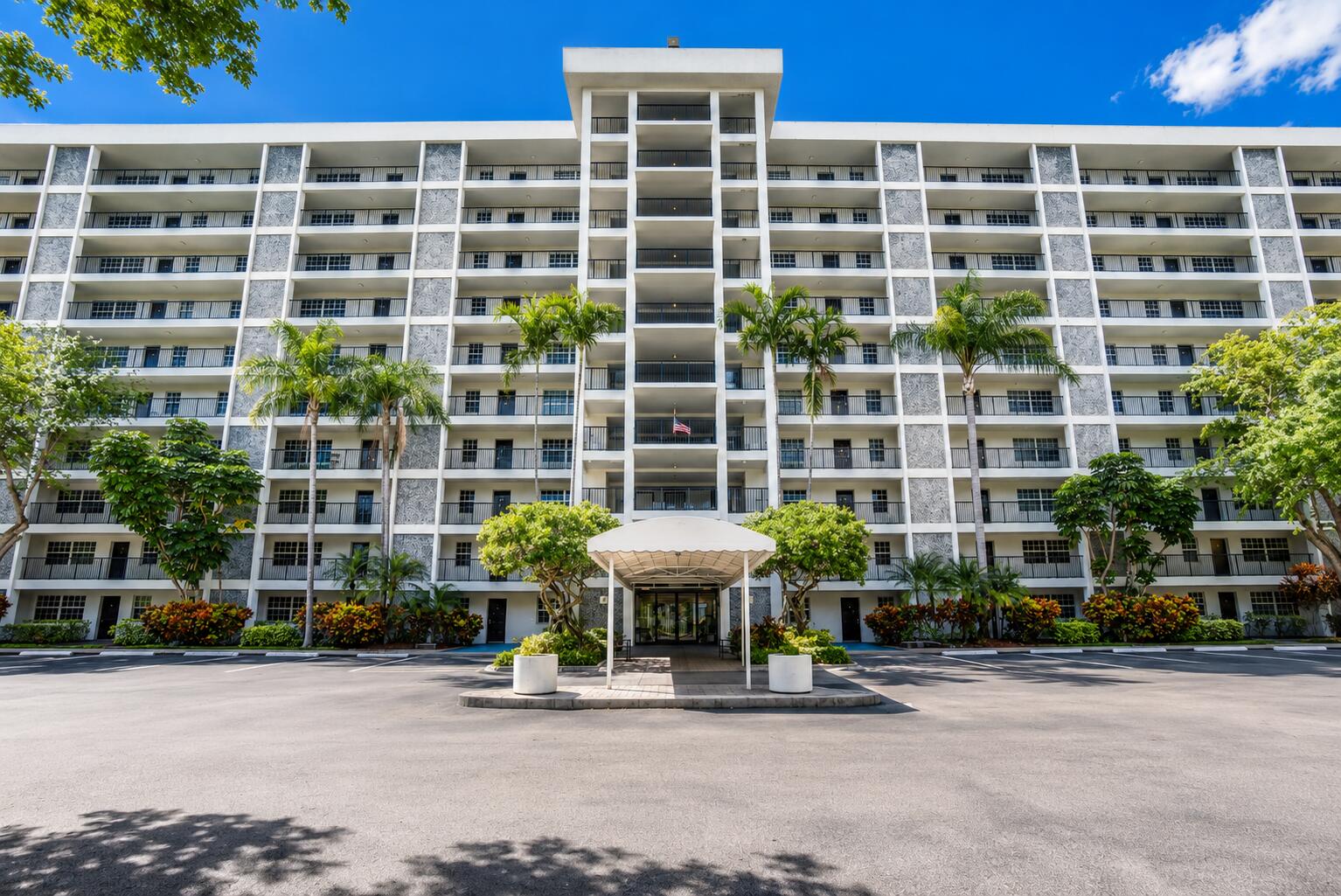 NO 53 PALM-AIRE COUNTRY CLUB - Residential Lease