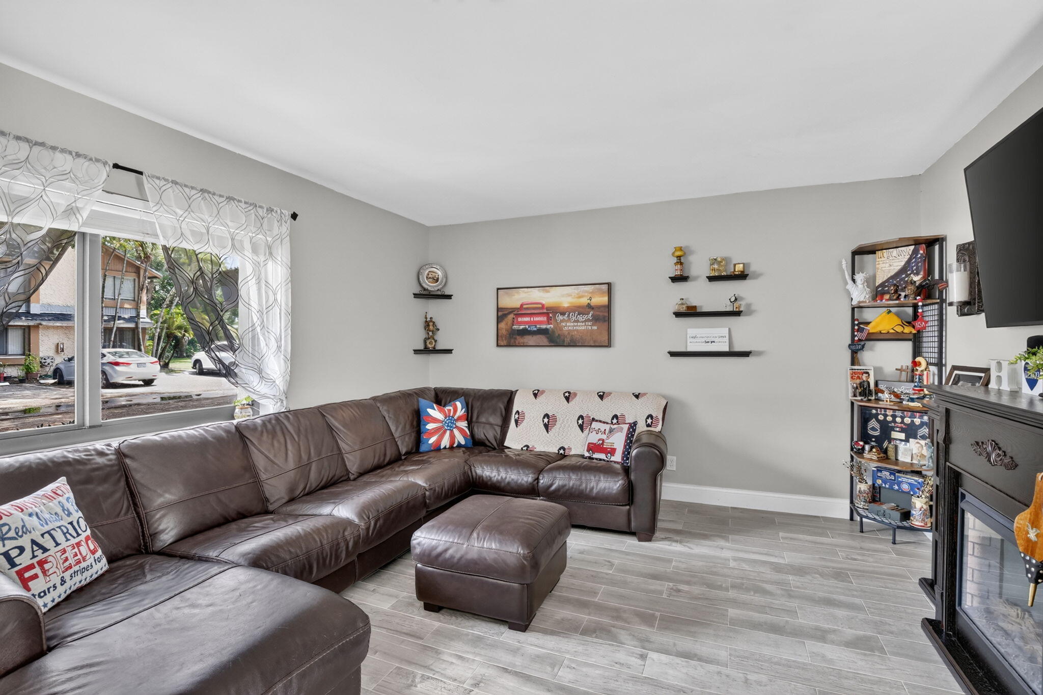WIMBLEDON AT JACARANDA CONDO - Residential