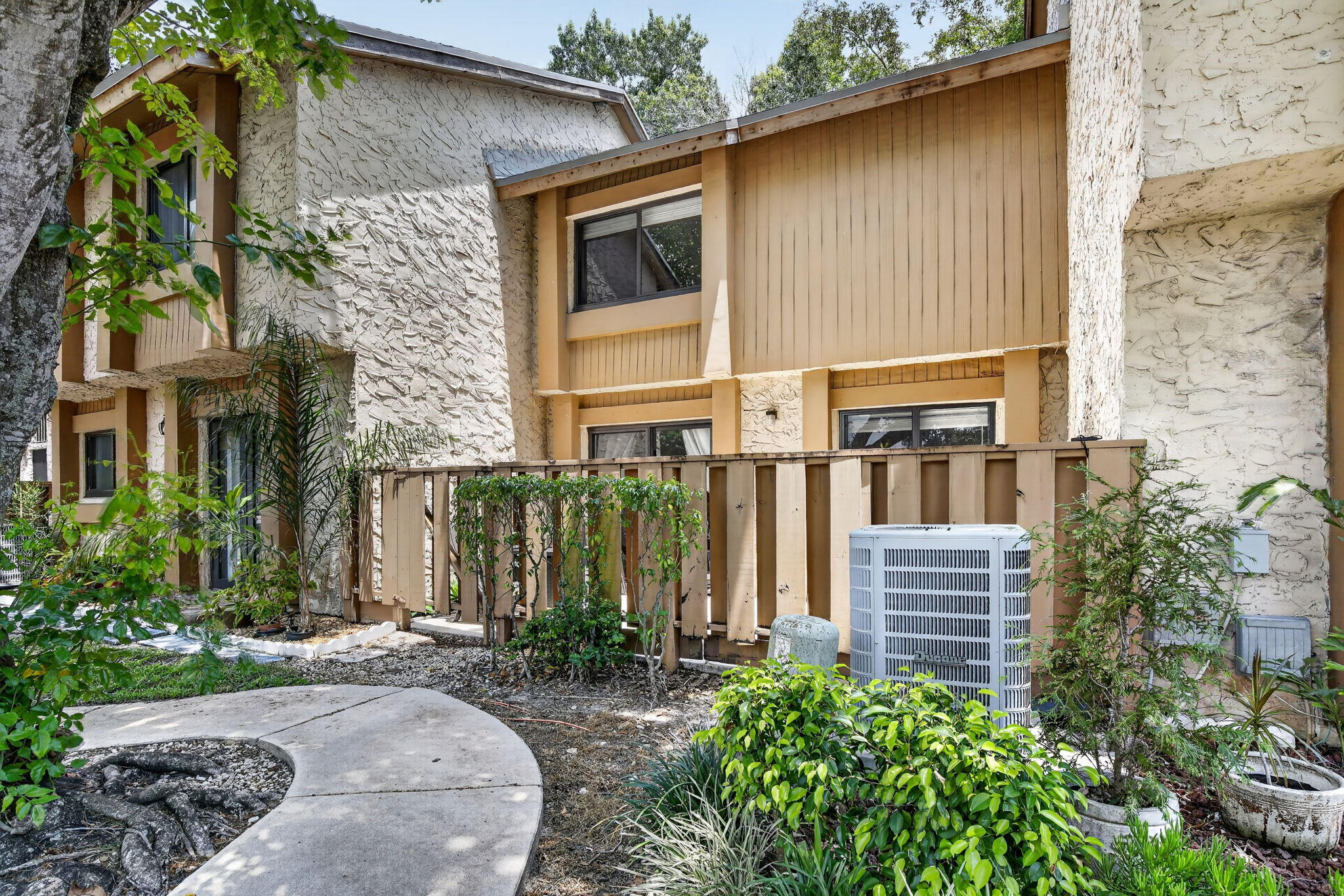 WIMBLEDON AT JACARANDA CONDO - Residential