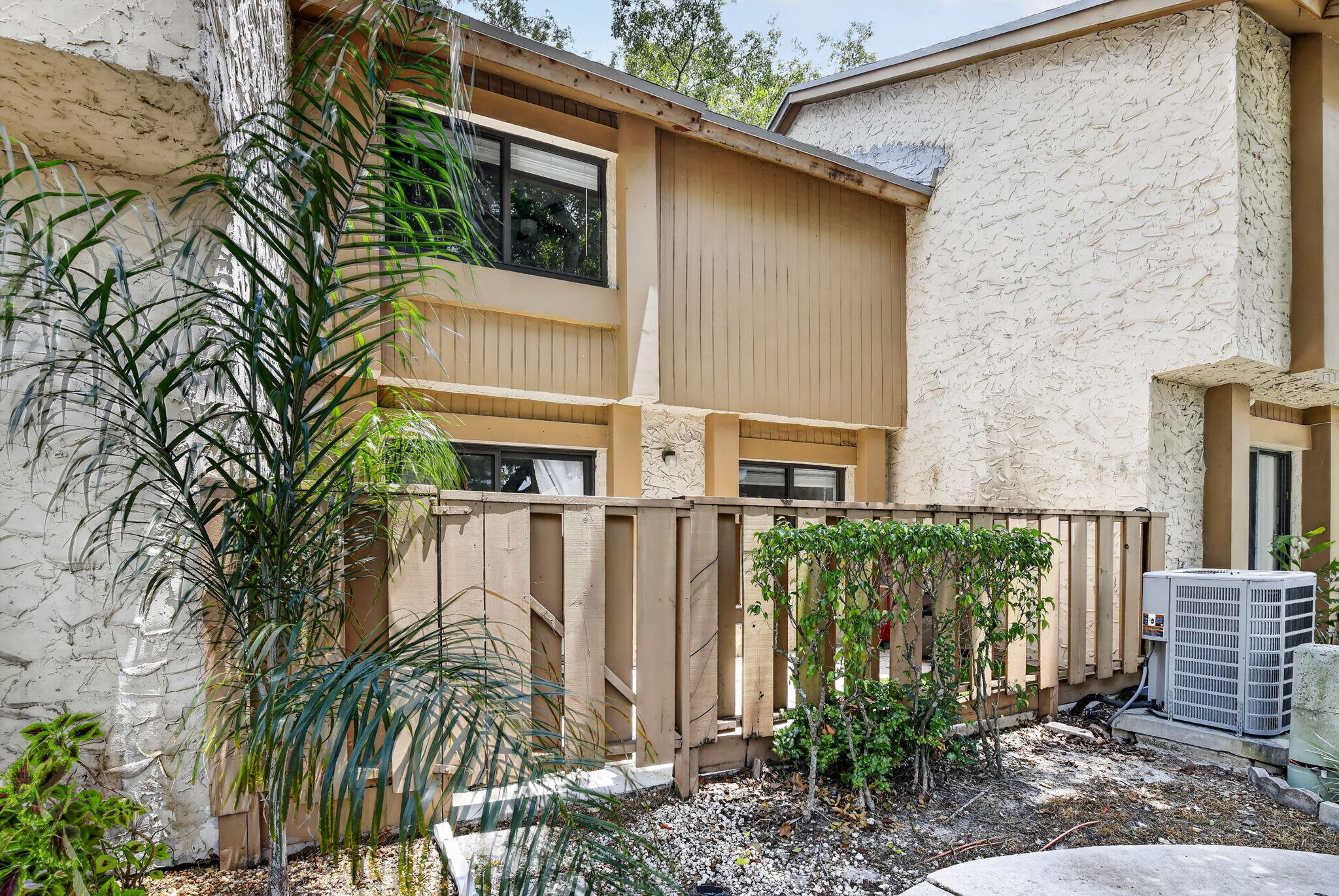 WIMBLEDON AT JACARANDA CONDO - Residential