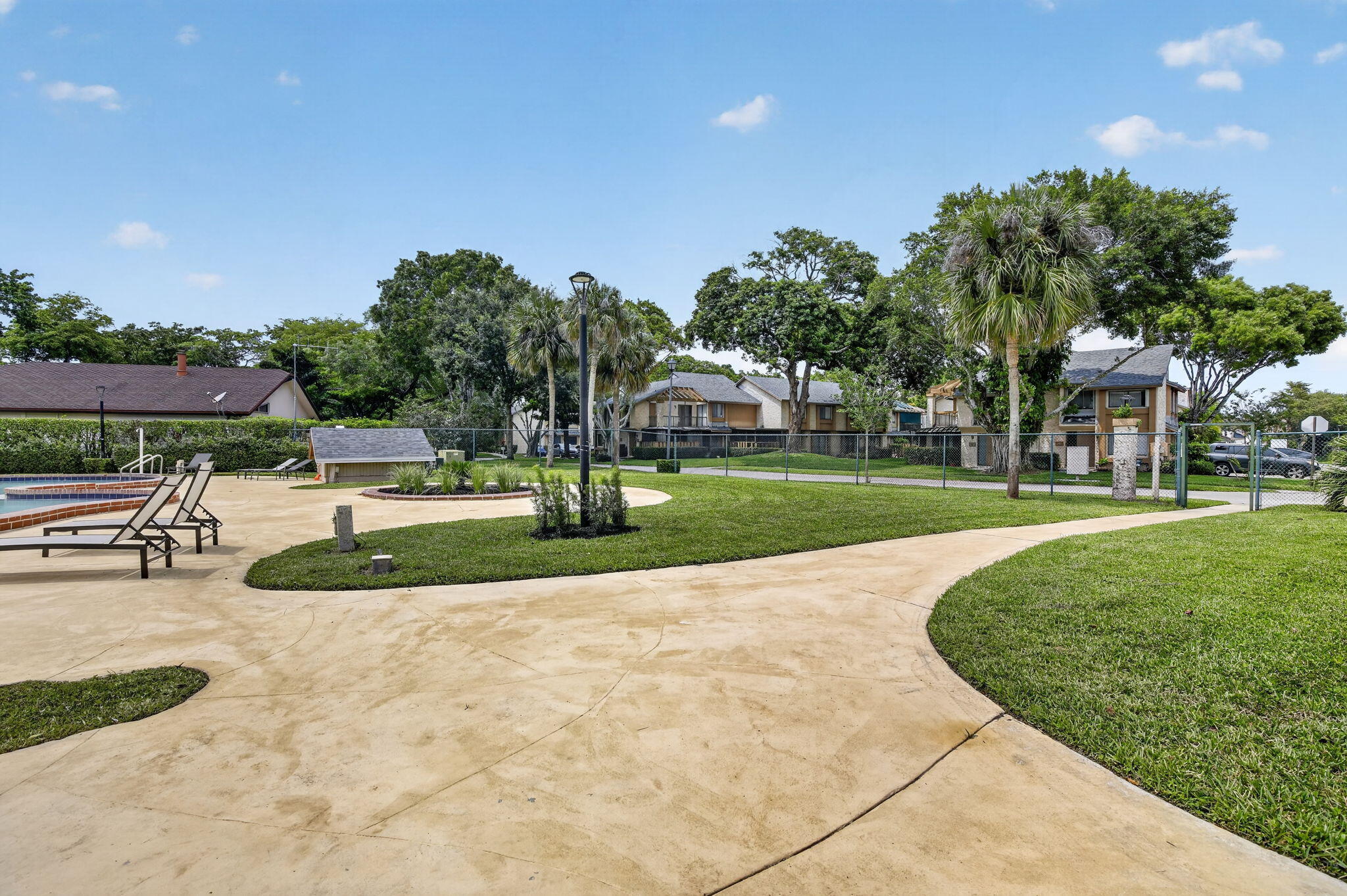 WIMBLEDON AT JACARANDA CONDO - Residential