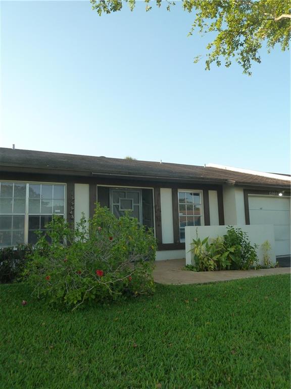 Located in the gated community of Las Verdes in Delray Beach, 55+ community with private garage! Vaulted Ceilings and outdoor screened in patio, allows indoor/outdoor living in the heart of Delray Beach.    This 2/2 Villa is centrally located to downtown Atlantic avenue and the beach.   Tile floors and original kitchen and bathroom, allows you to put your own design into kitchens and bathrooms.   1 car garage with nice storage space and oversized screened patio.   Private, Secure living in the center of Delray Beach.  CASH PREFERRED AND 28 day closing period.
