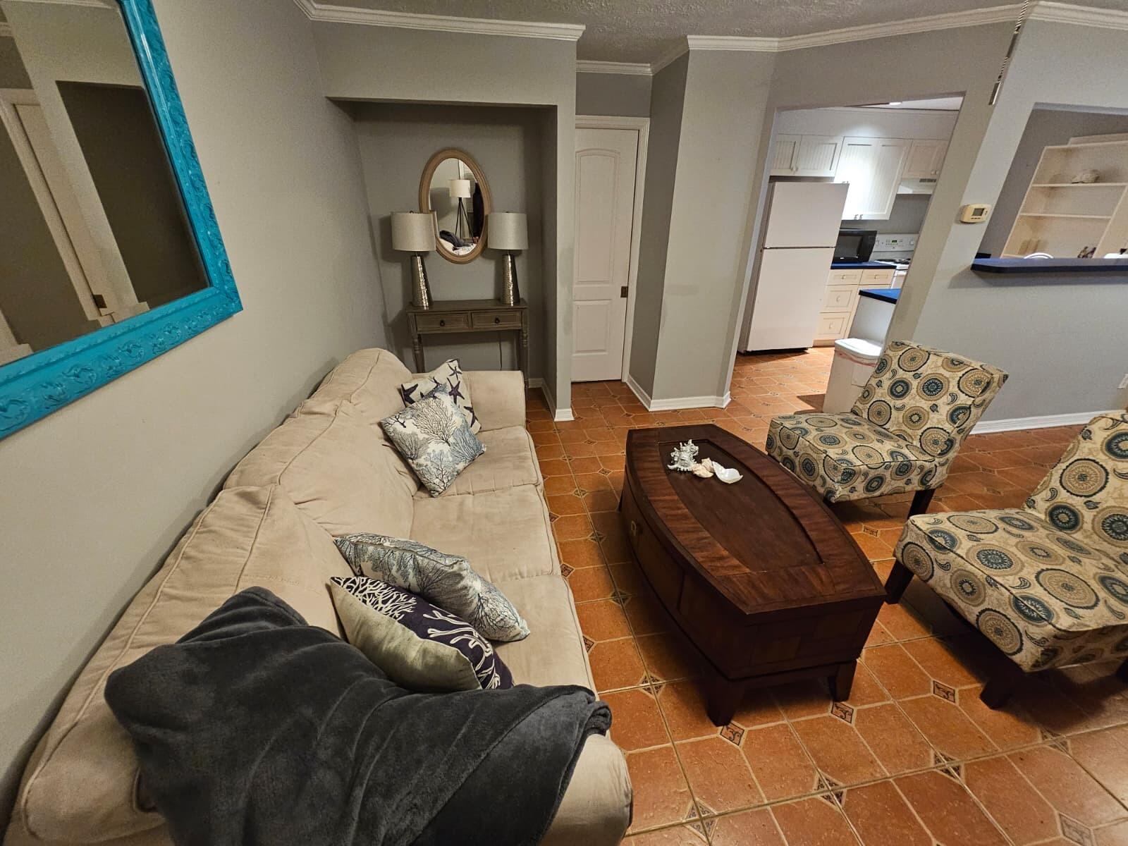 ALL UTILITIES INCLUDED FOR EXTRA $250: ELECTRICITY, WATER, INTERNET. TOTALLY FURNISHED STOCKED KITCHEN,60 IN TV ,LINENS, TOWELS, WASHER AND DRYER.  1 BEDROOM 1 BATHROOM HOUSE, CLOSE.TO THE BEACH ,DOWNTOWN JENSEN BEACH ,RESTAURANTS  AND AMENITIES.  1ST AND SECURITY.  2 PEOPLE MAX NO PETS.