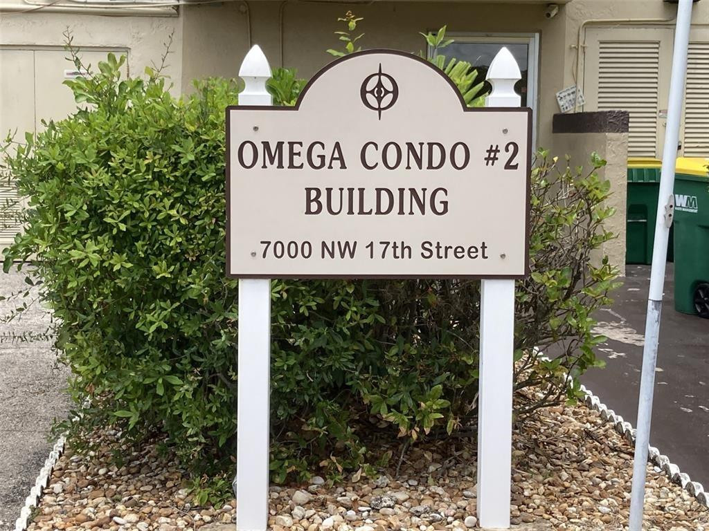 Spacious 1bed-1.5 bath condo, fully renovated and move-in ready. Freshly painted with new vinyl flooring, this home features a modern kitchen, stainless steel appliances, sleek white cabinetry, and beautifully updated bathrooms. The large walk-in closet and enclosed patio with peaceful garden views. One assigned parking, plenty of guest spaces. Amenities including a pool, hot tub, tennis courts, and more—perfect for relaxation and recreation. Ideally located near major hospitals, shopping malls, great restaurants, and easy highway access. Very low HOA includes water, excellent reserves and recent inspections. See attached docs.   PRICED TO SELL FAST, MOTIVATED SELLERS. EASY TO SHOW.