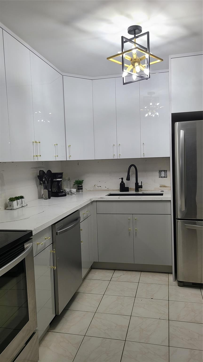 OLYMPUS CONDO PHASE - Residential Lease