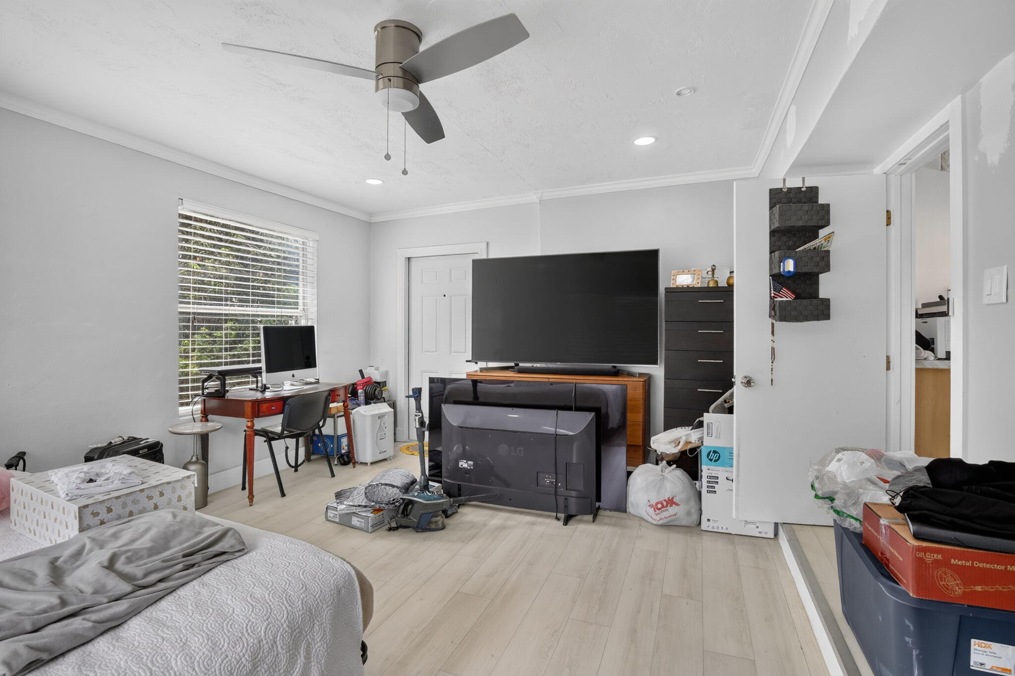 HOLLYWOOD LITTLE RANCHES - Residential