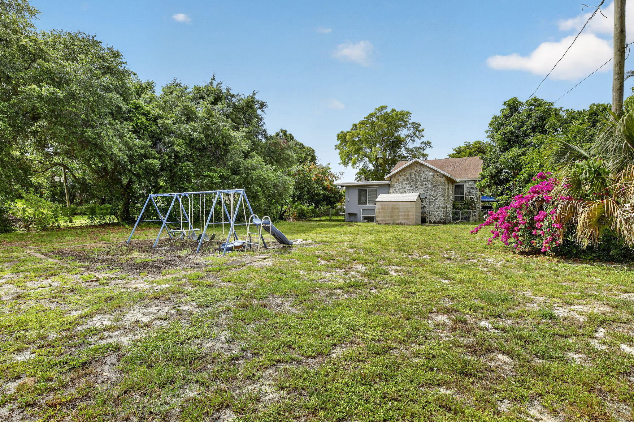 HOLLYWOOD LITTLE RANCHES - Residential