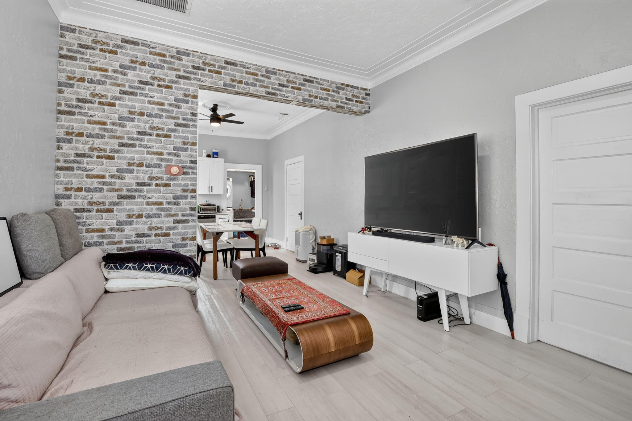 HOLLYWOOD LITTLE RANCHES - Residential
