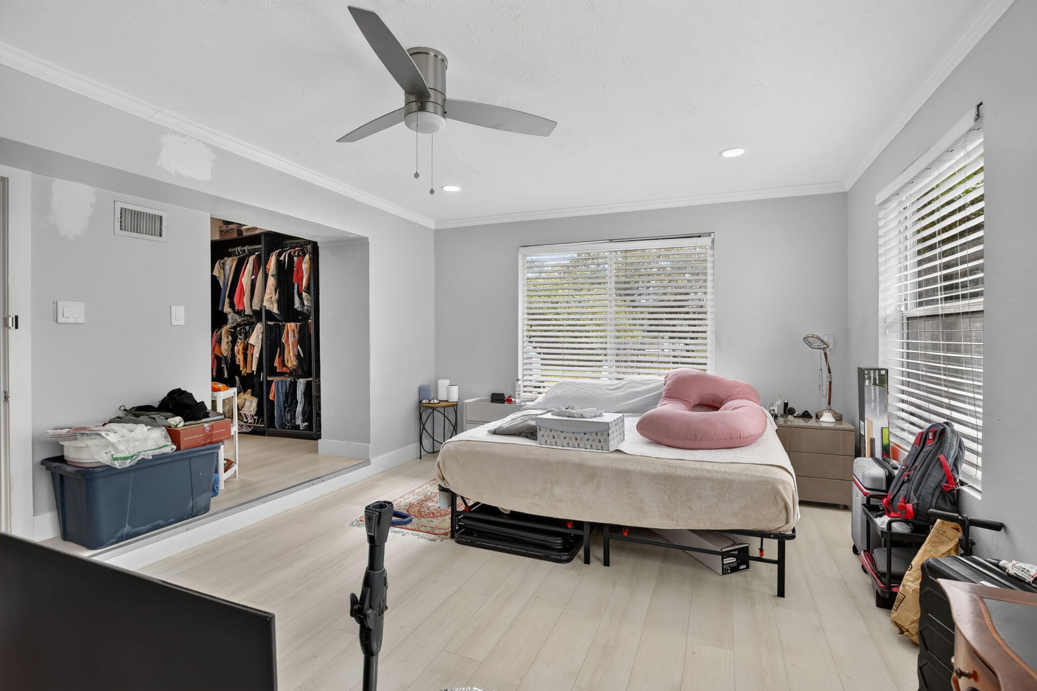 HOLLYWOOD LITTLE RANCHES - Residential