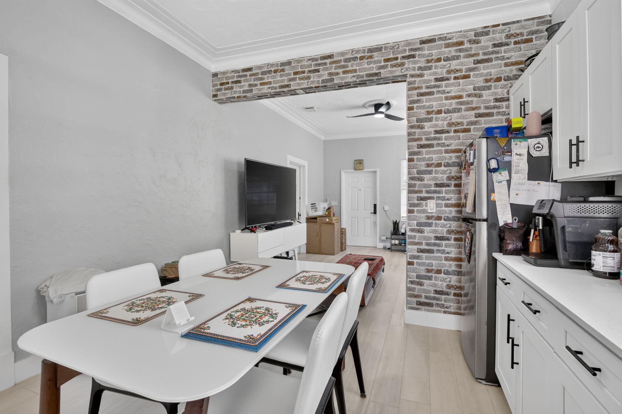 HOLLYWOOD LITTLE RANCHES - Residential