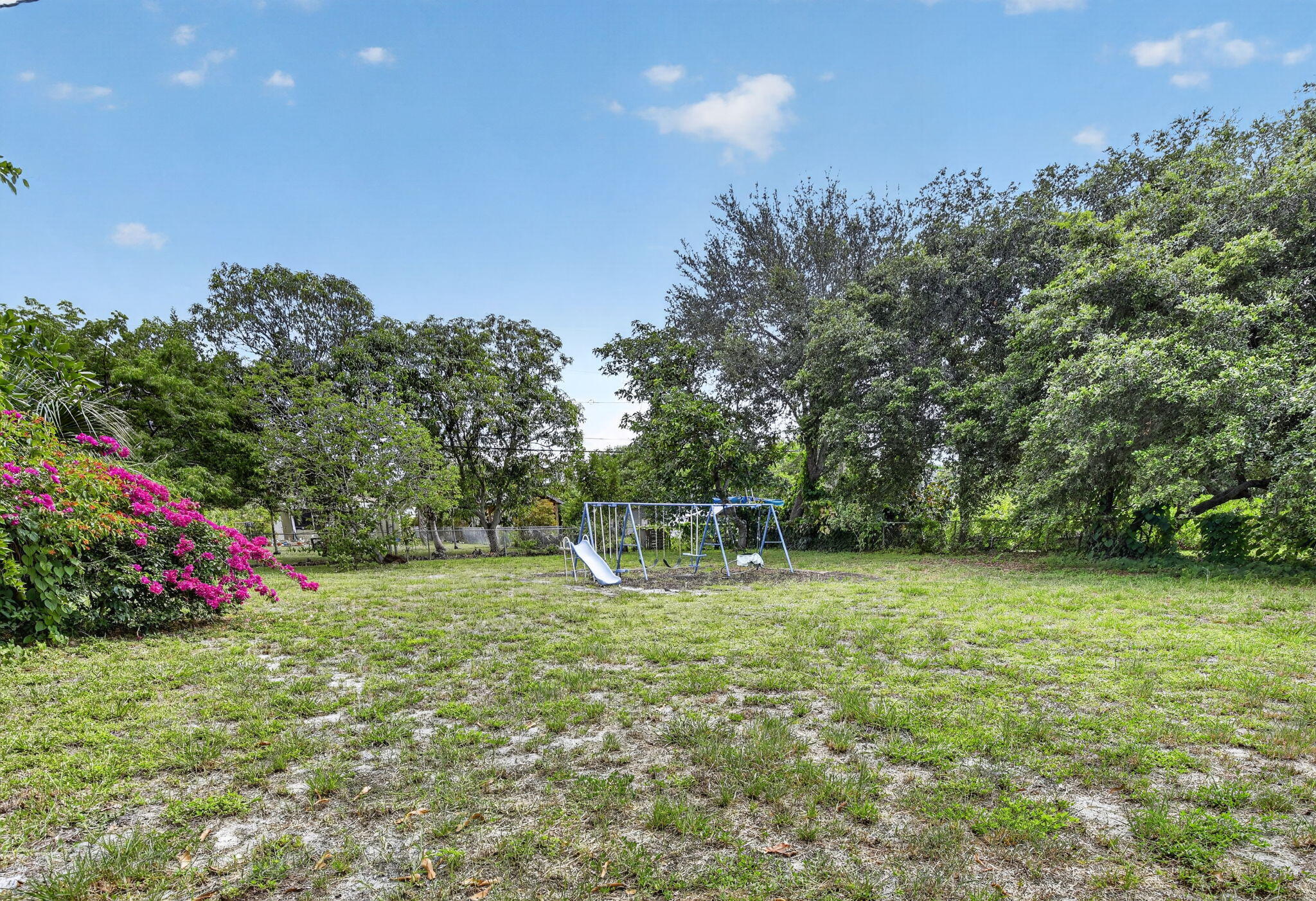 HOLLYWOOD LITTLE RANCHES - Residential