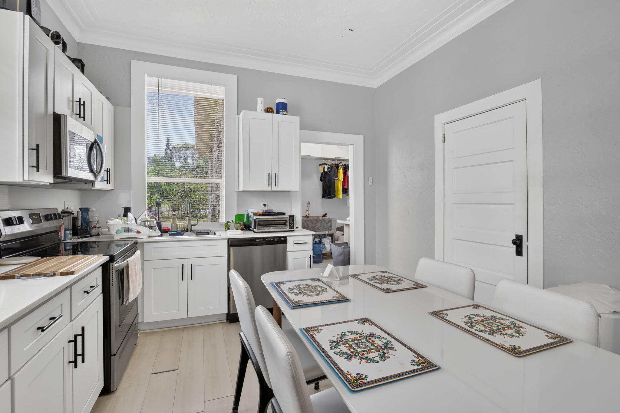 HOLLYWOOD LITTLE RANCHES - Residential