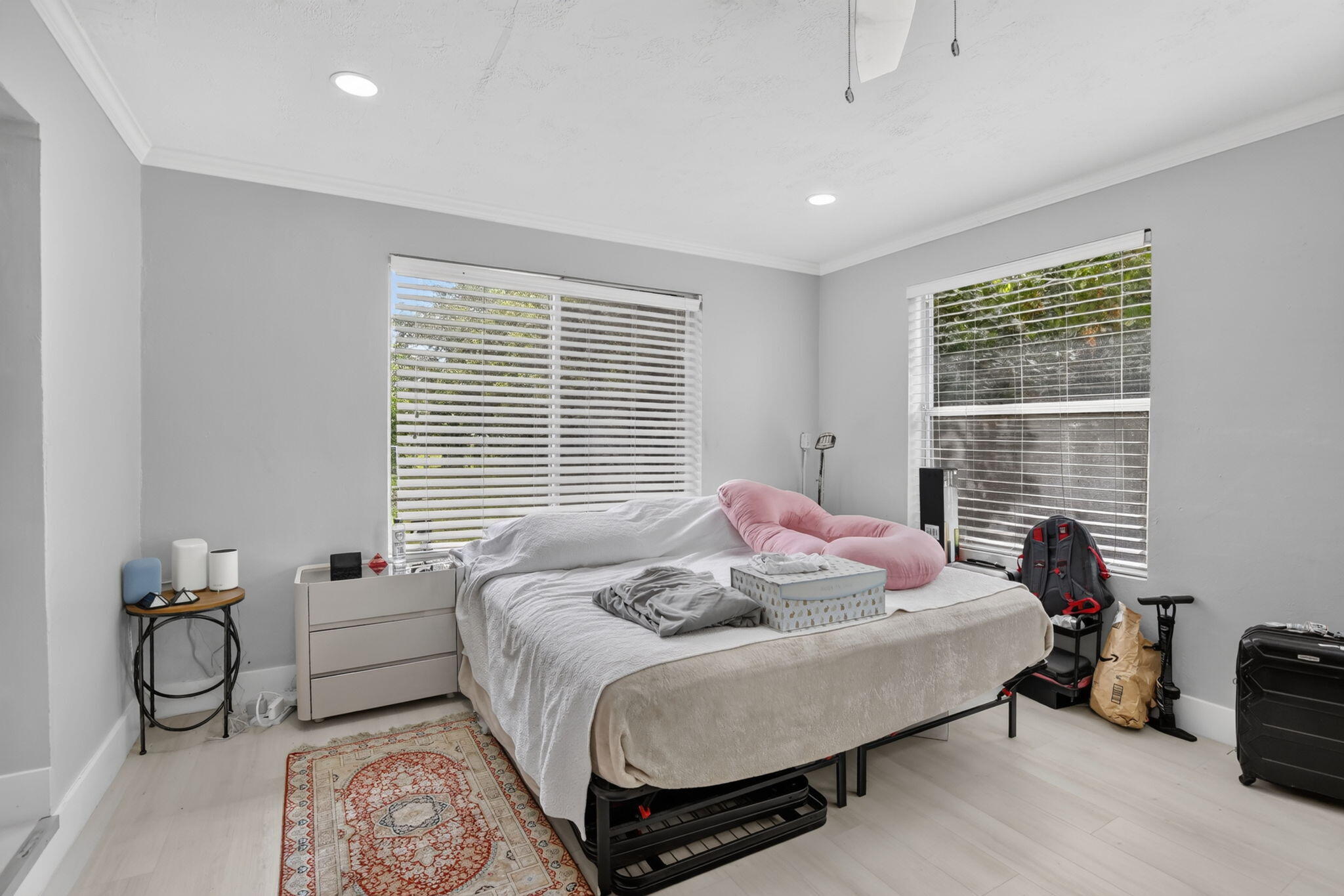 HOLLYWOOD LITTLE RANCHES - Residential