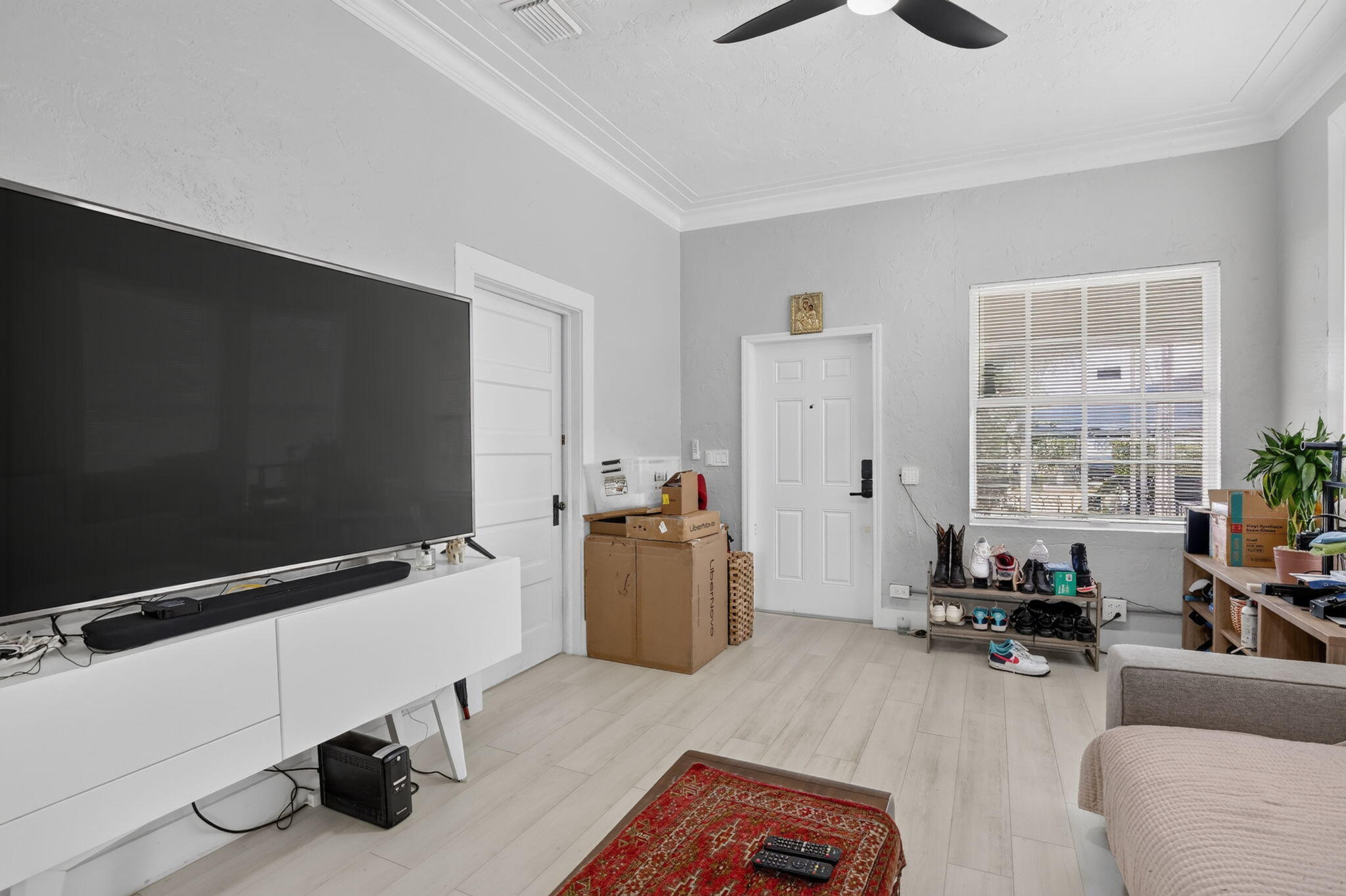 HOLLYWOOD LITTLE RANCHES - Residential