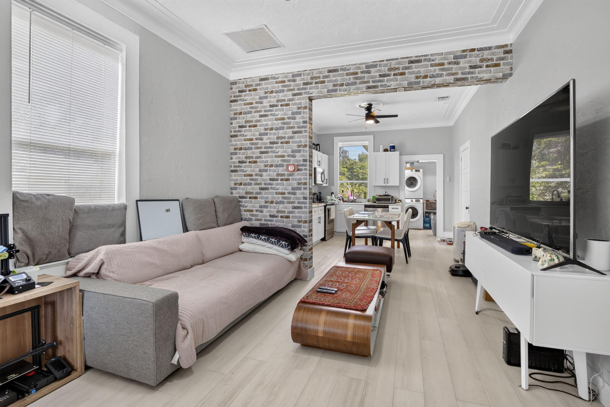 HOLLYWOOD LITTLE RANCHES - Residential