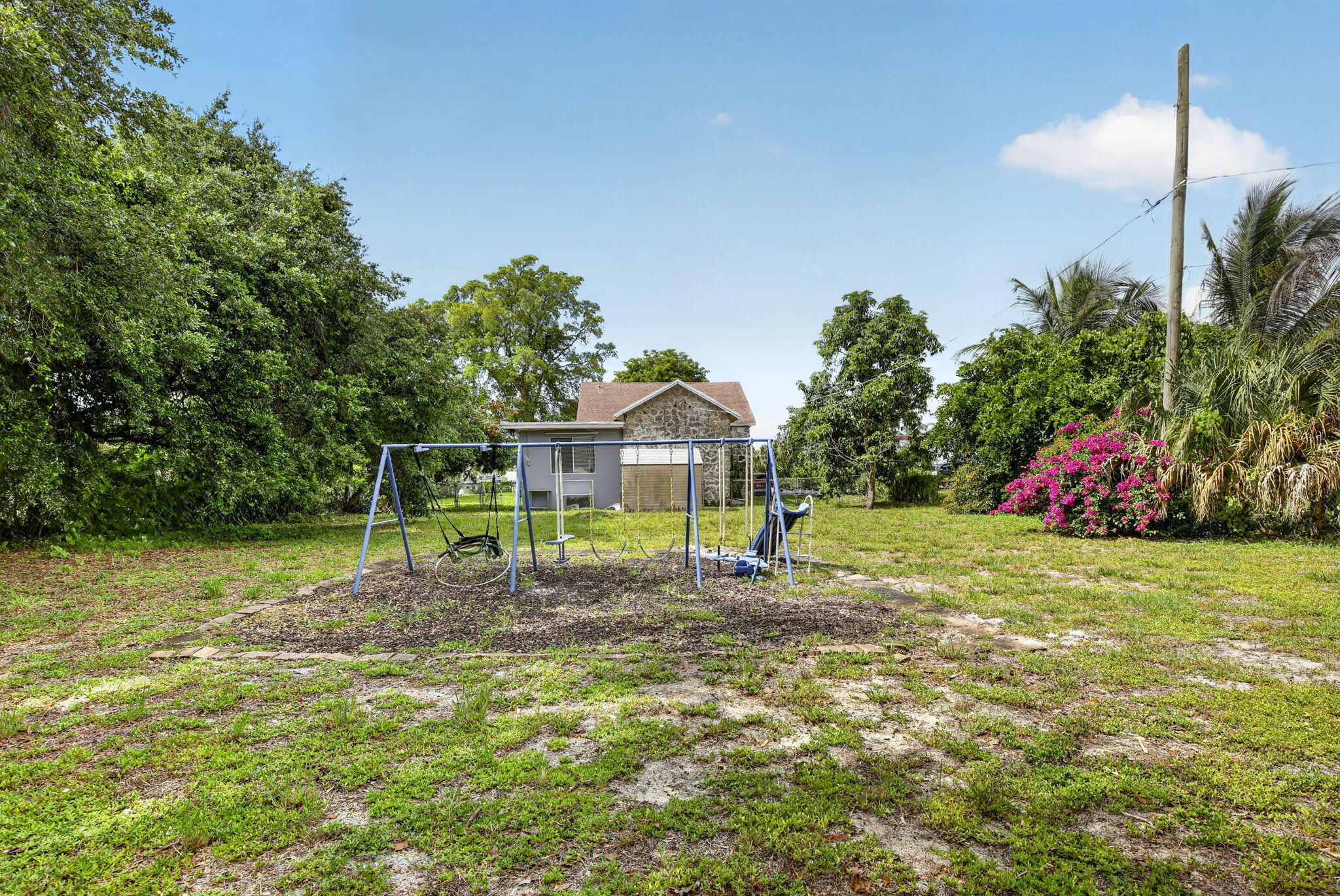 HOLLYWOOD LITTLE RANCHES - Residential