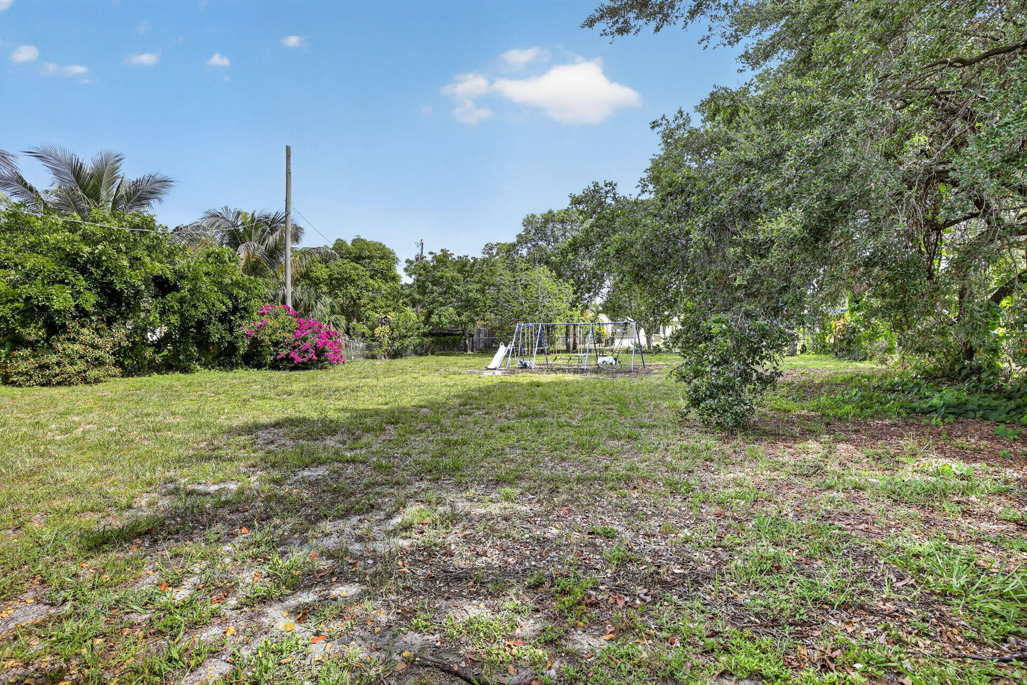 HOLLYWOOD LITTLE RANCHES - Residential