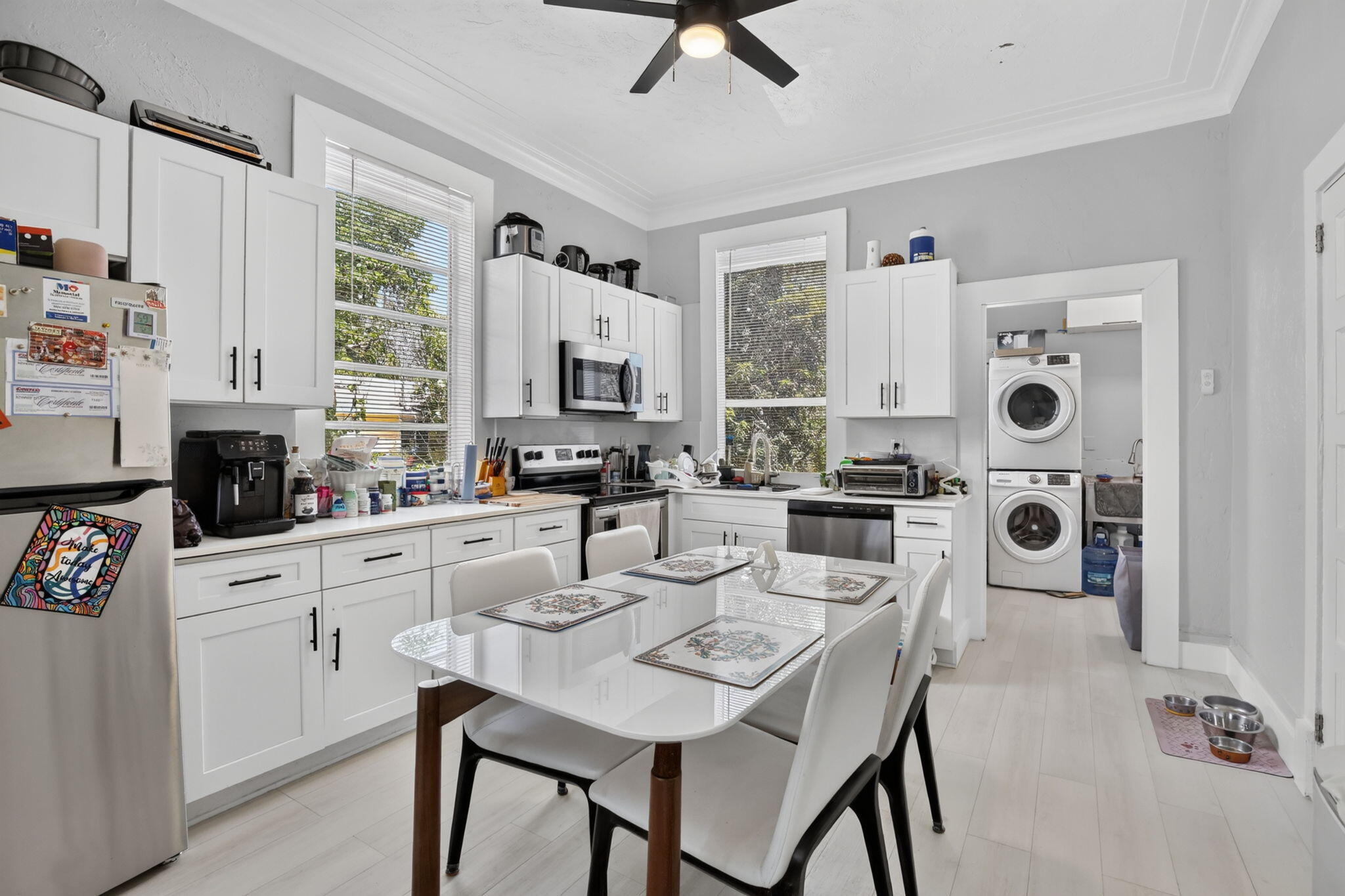 HOLLYWOOD LITTLE RANCHES - Residential