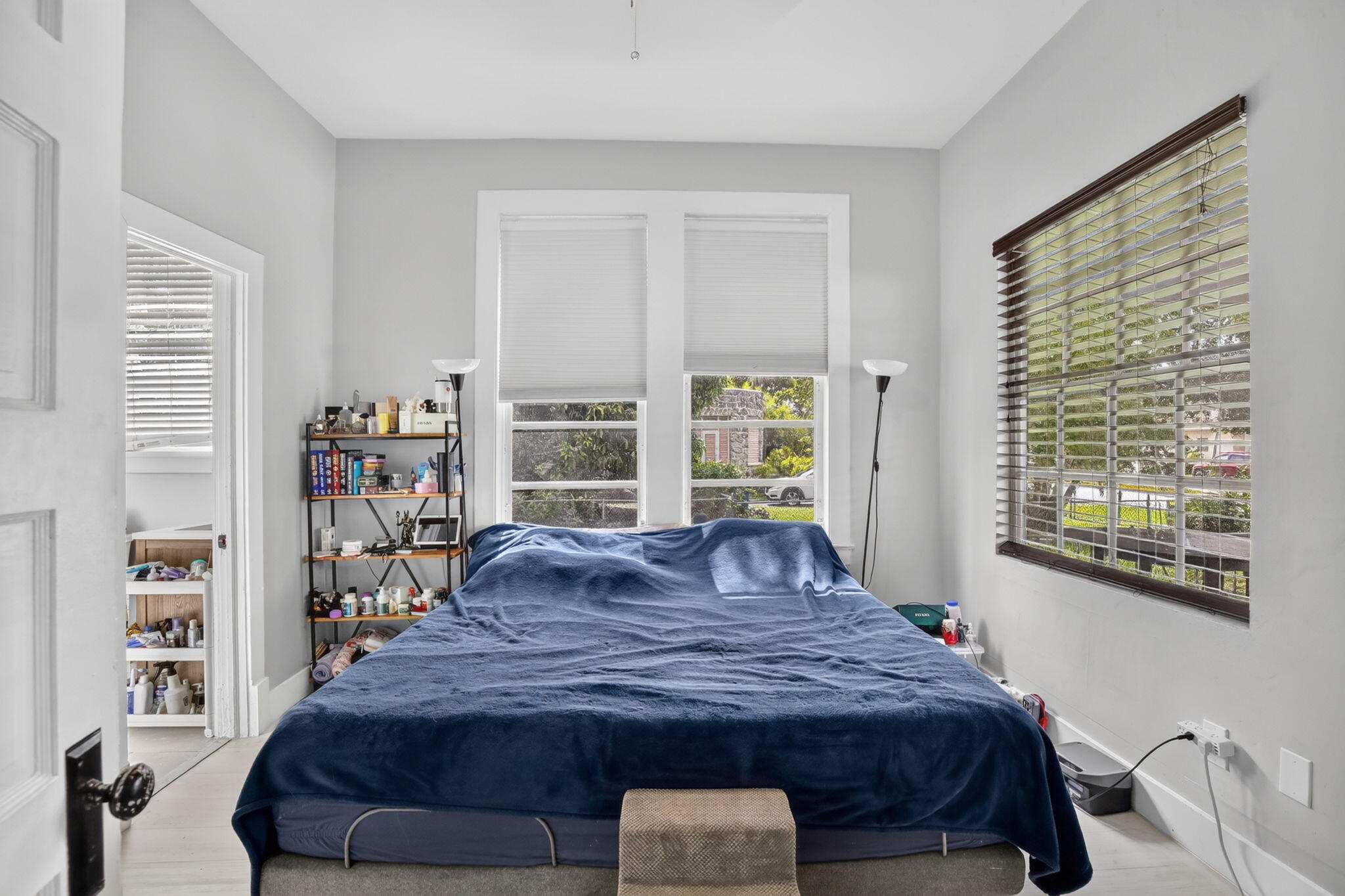 HOLLYWOOD LITTLE RANCHES - Residential