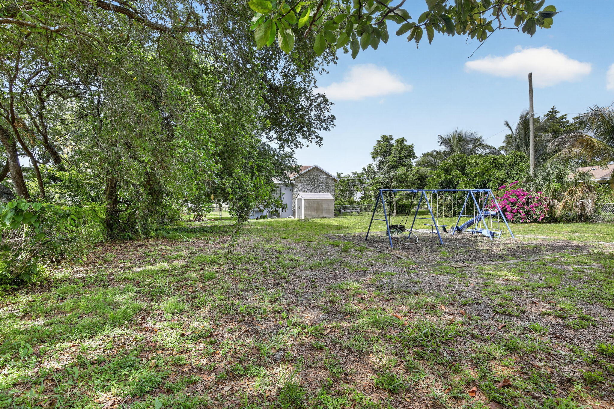 HOLLYWOOD LITTLE RANCHES - Residential