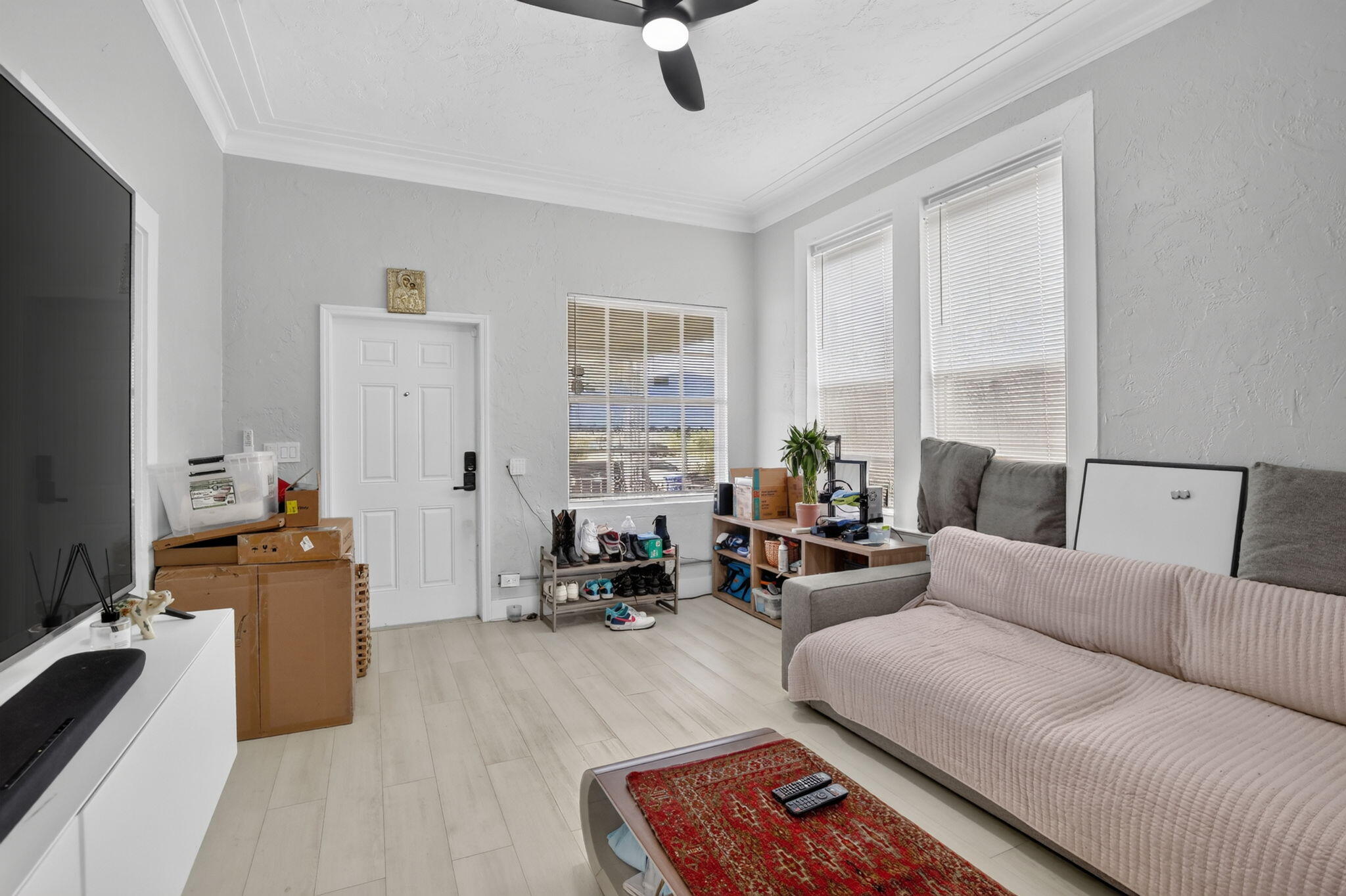 HOLLYWOOD LITTLE RANCHES - Residential