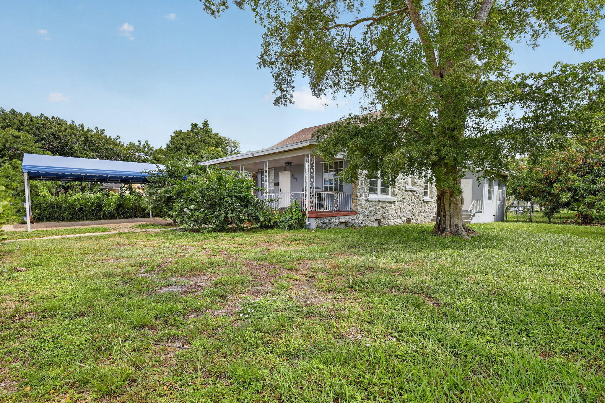 HOLLYWOOD LITTLE RANCHES - Residential