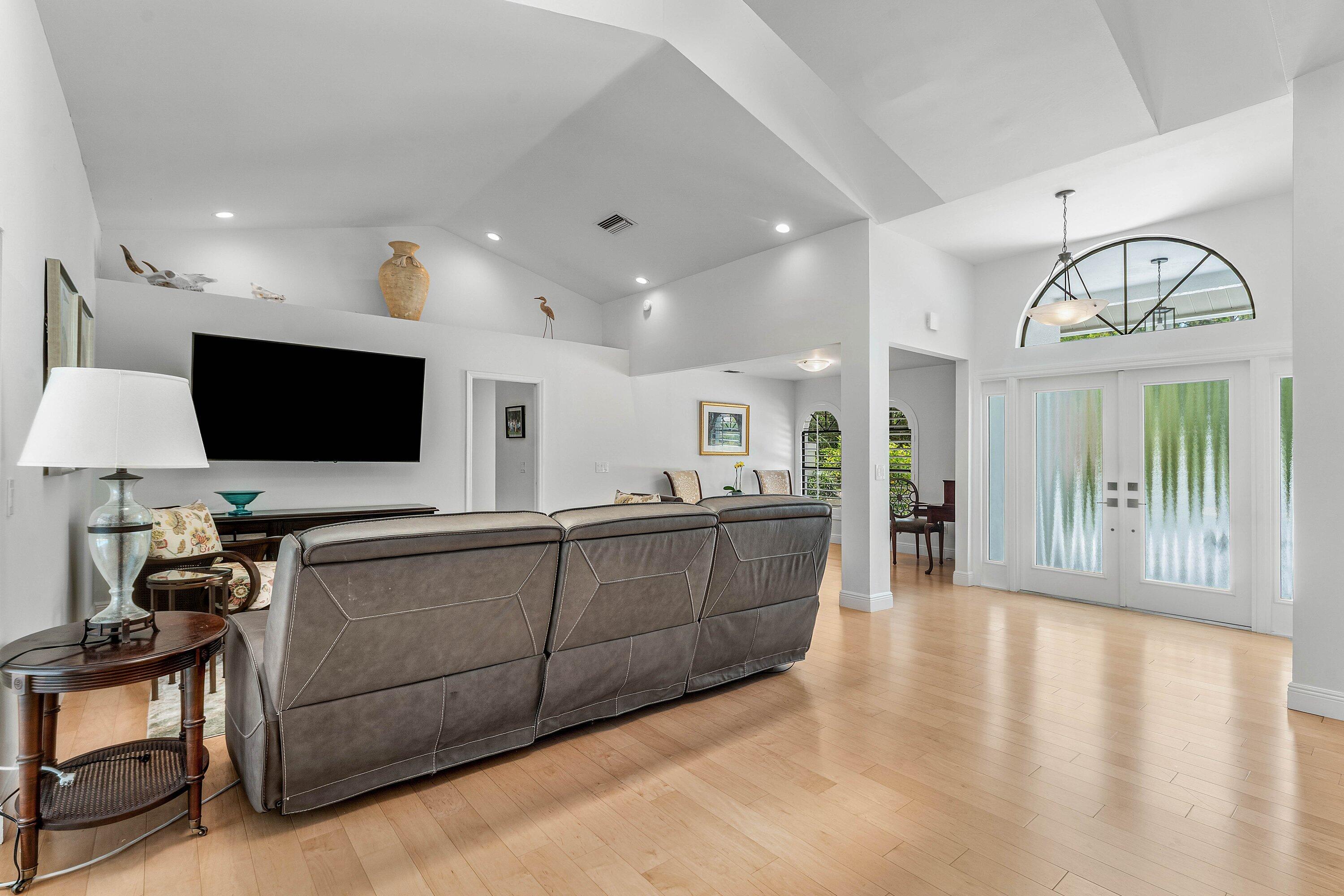 THE LINKS - Residential