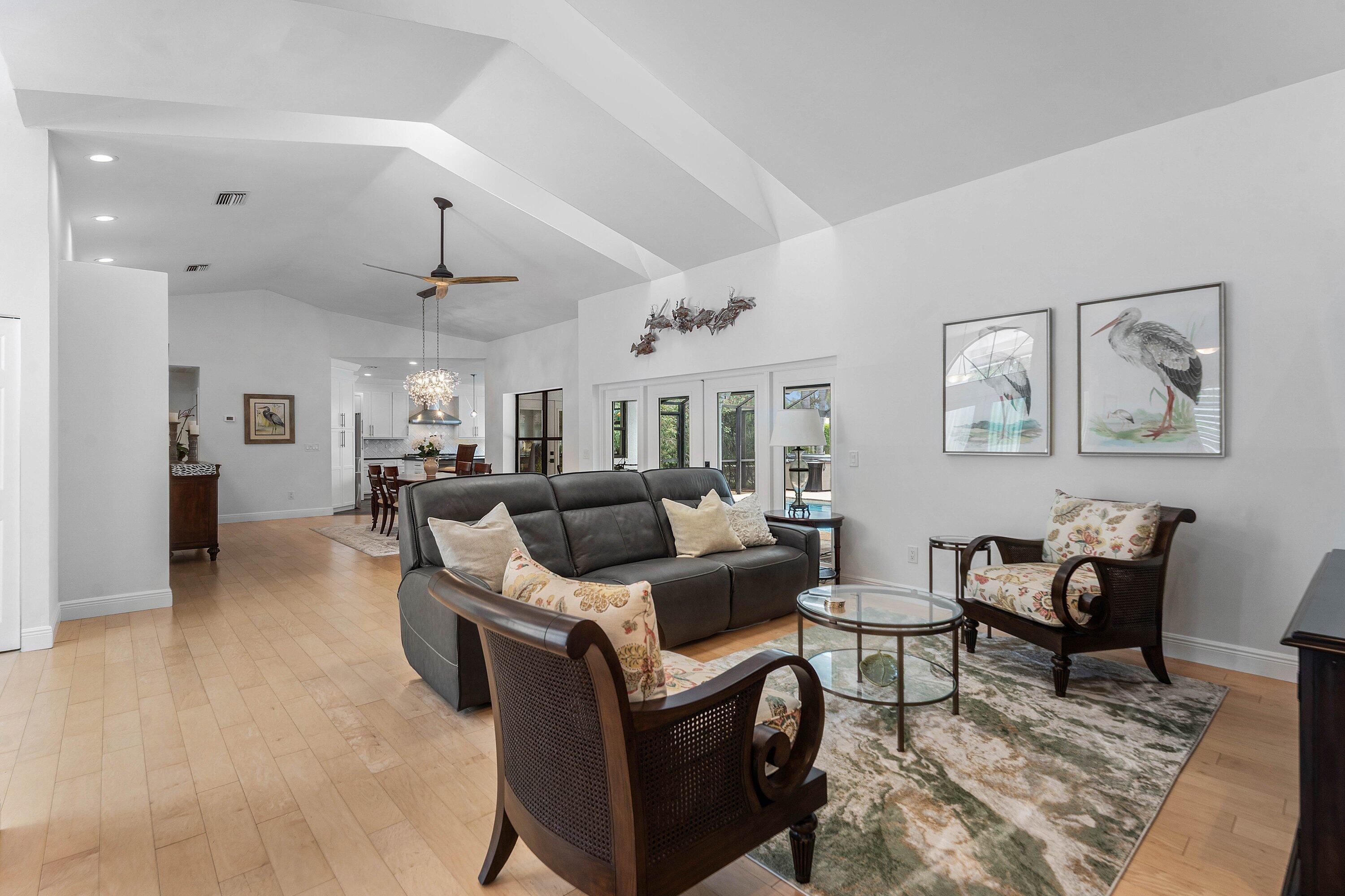 THE LINKS - Residential