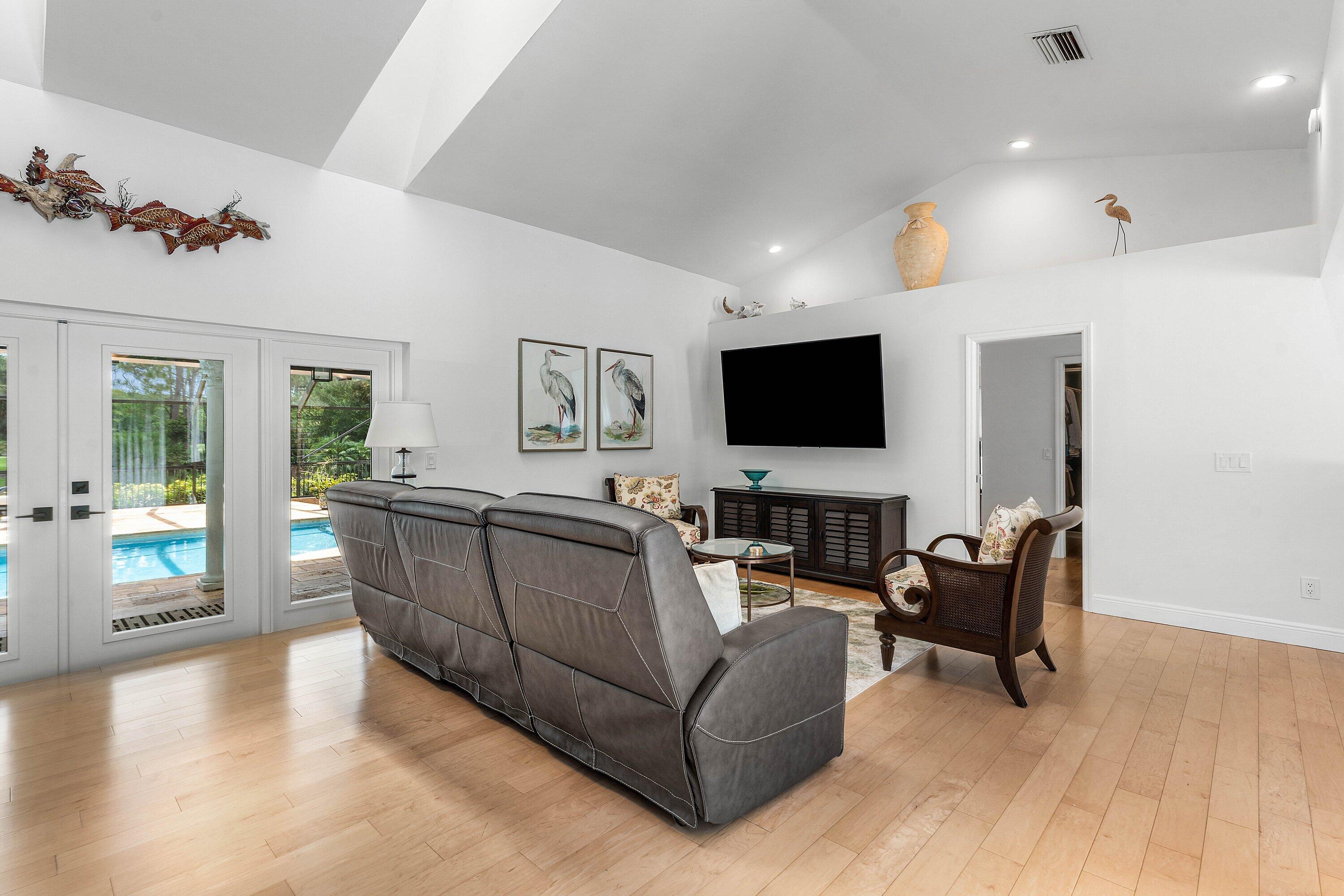 THE LINKS - Residential