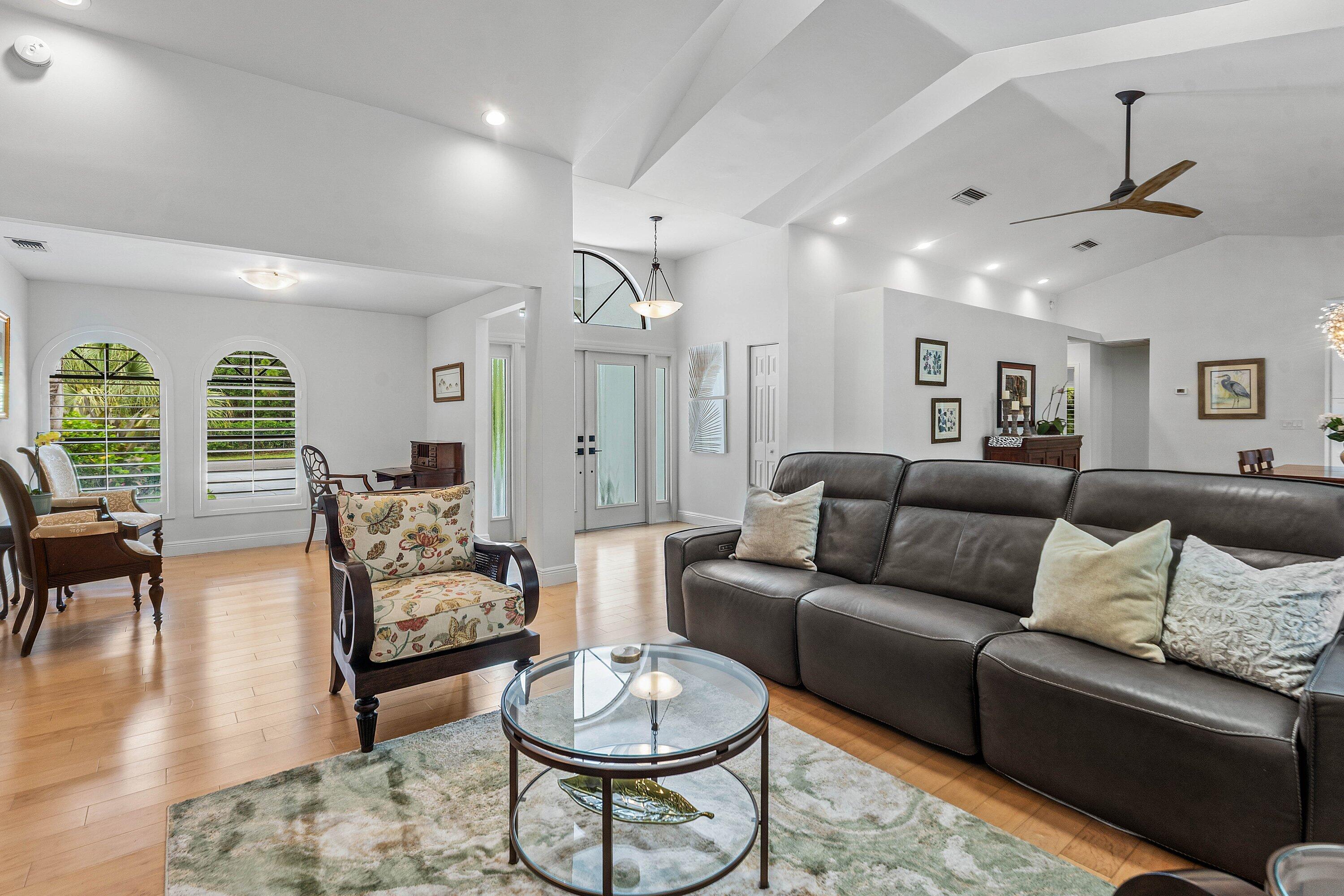 THE LINKS - Residential
